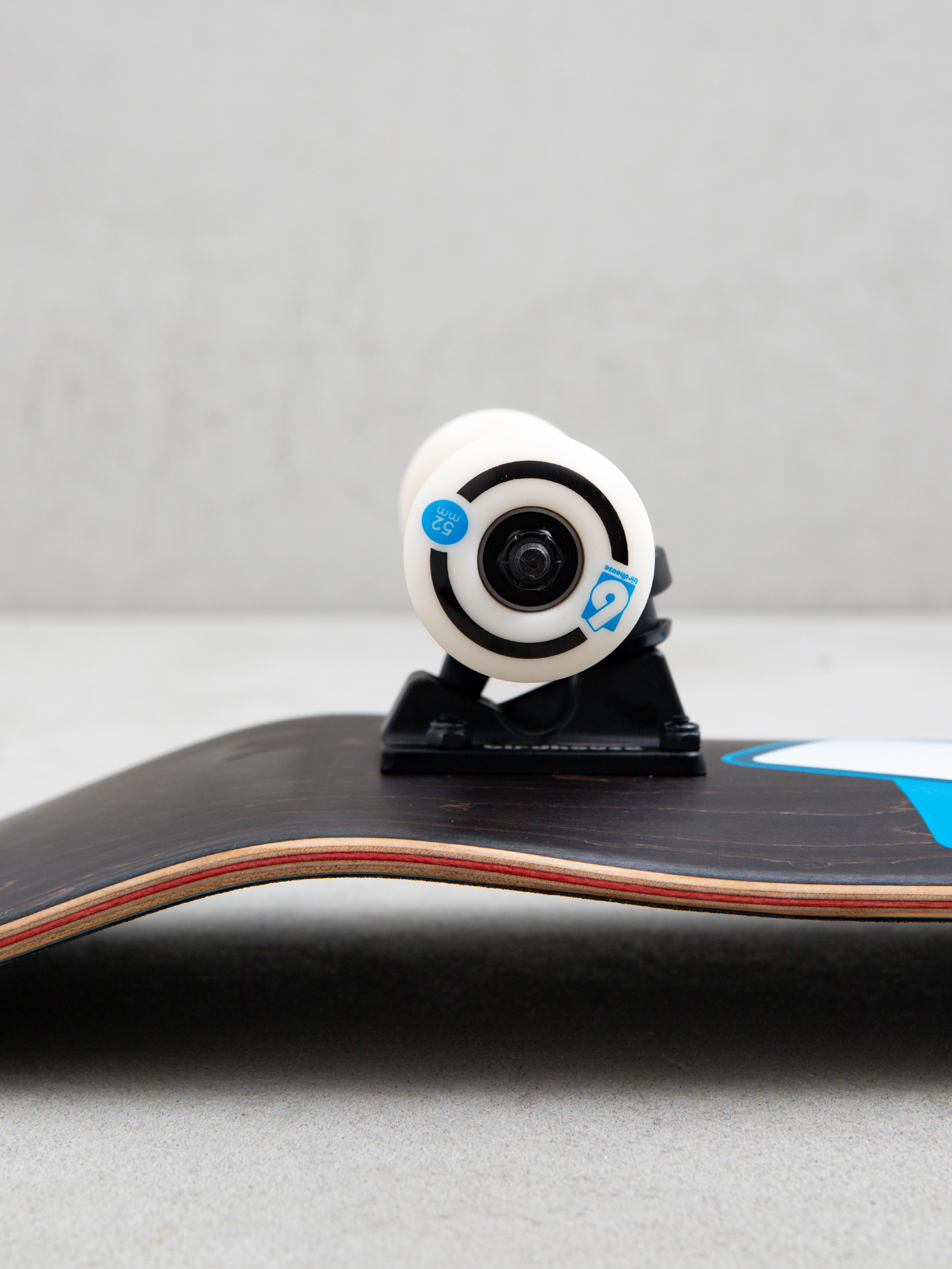 Skateboard Birdhouse B Logo (black/blue)