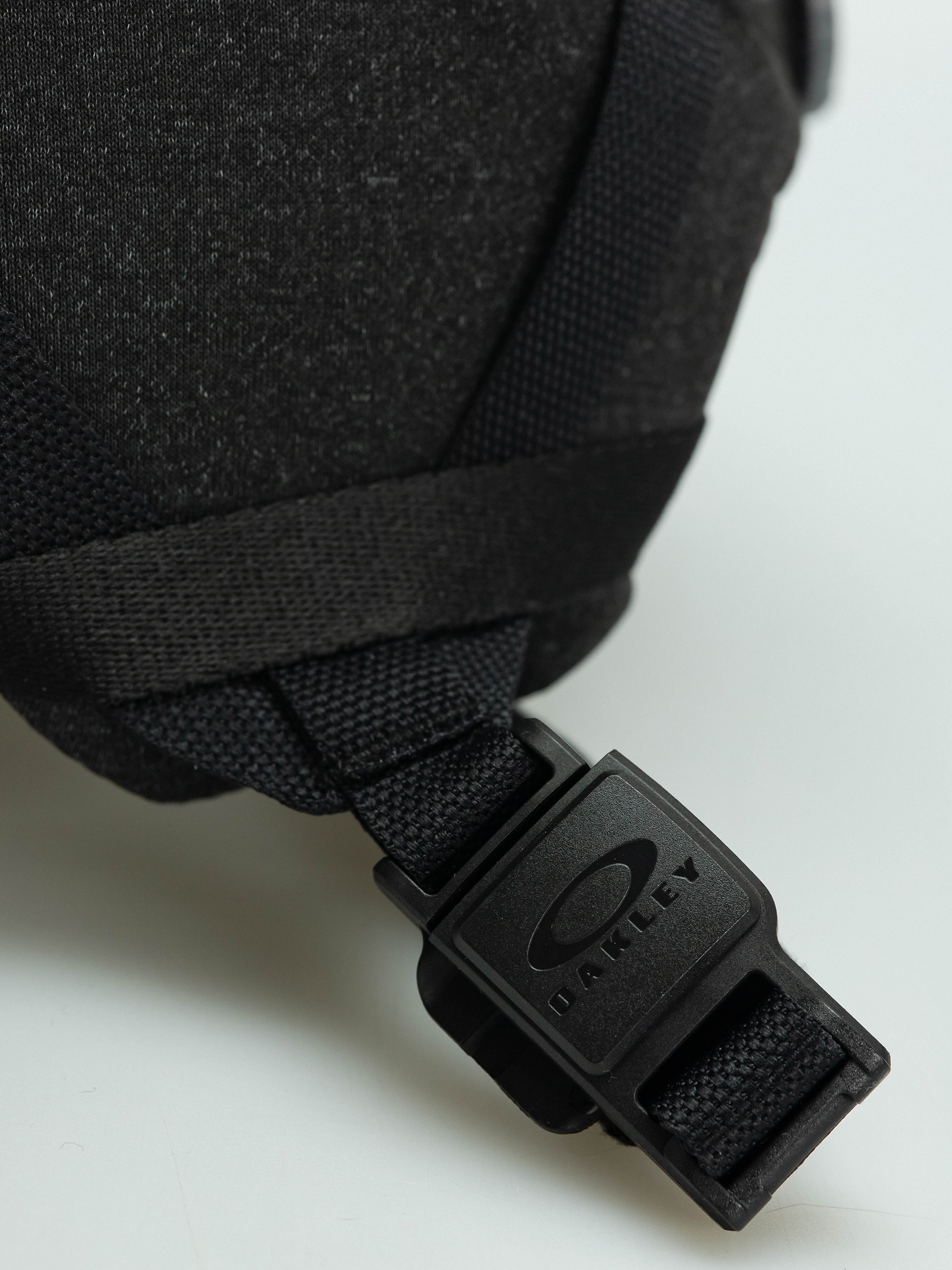 Helma Oakley Mod1 Mips I.C.E. (i.c.e black reflective)