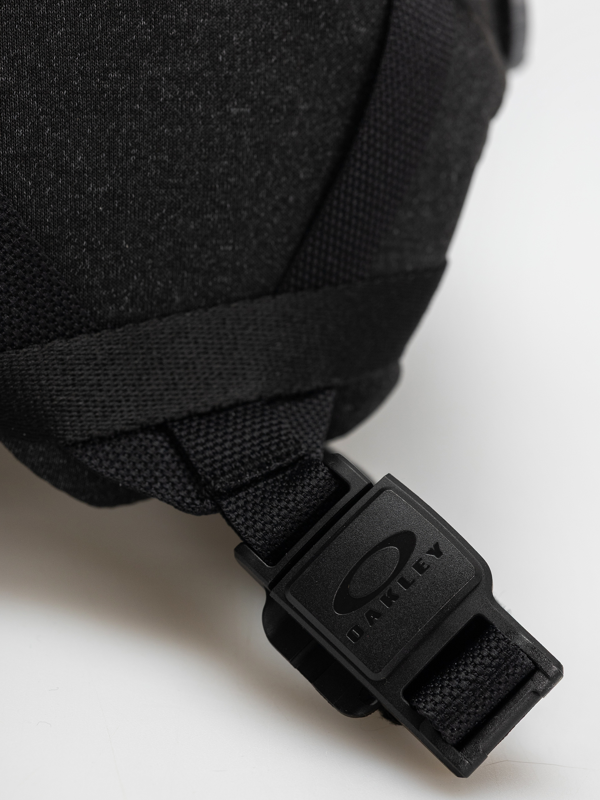 Helma Oakley Mod1 Mips I.C.E. (i.c.e black reflective)