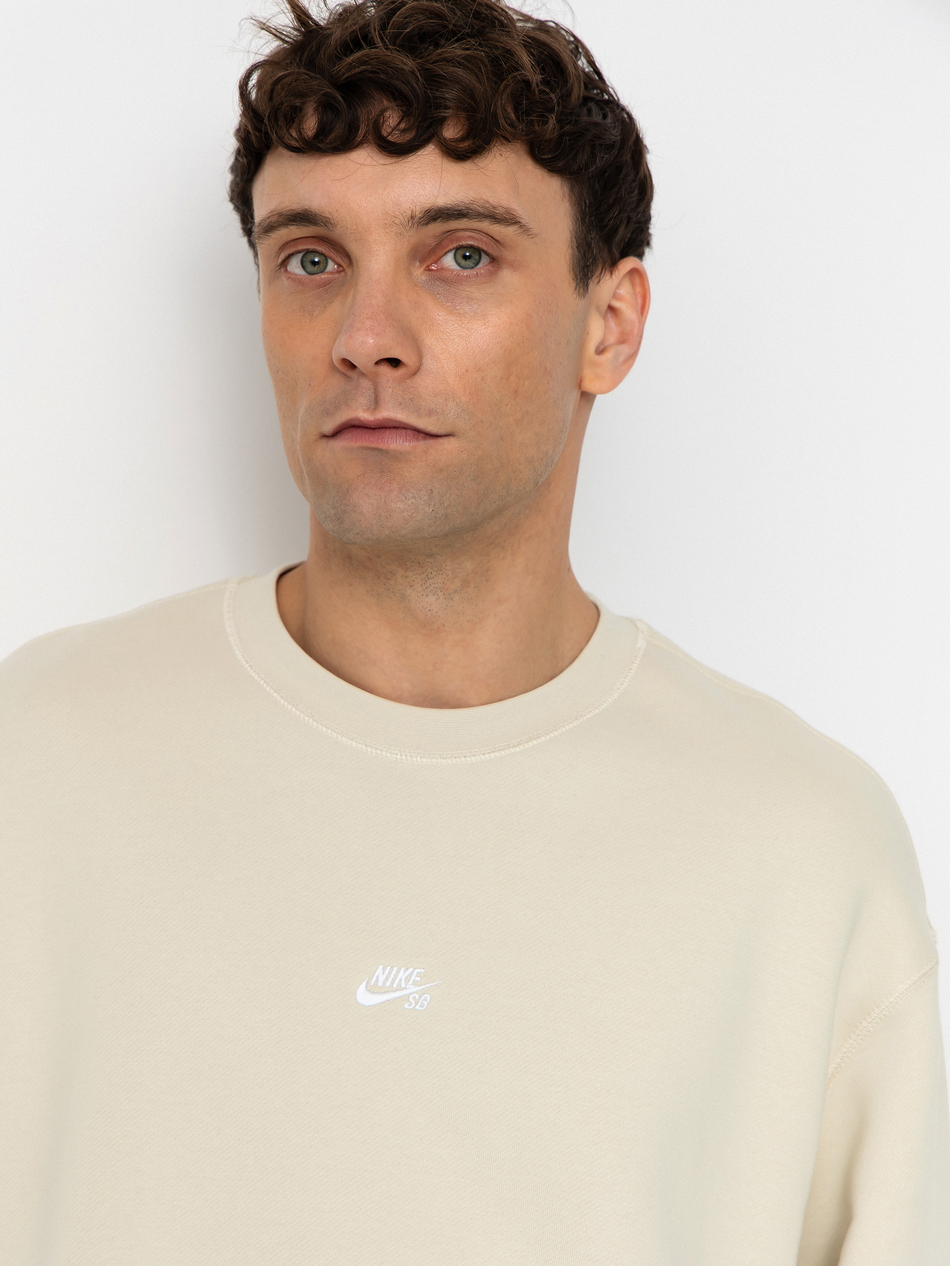 Mikina Nike SB Essential Logo Crew (lt khaki/white)