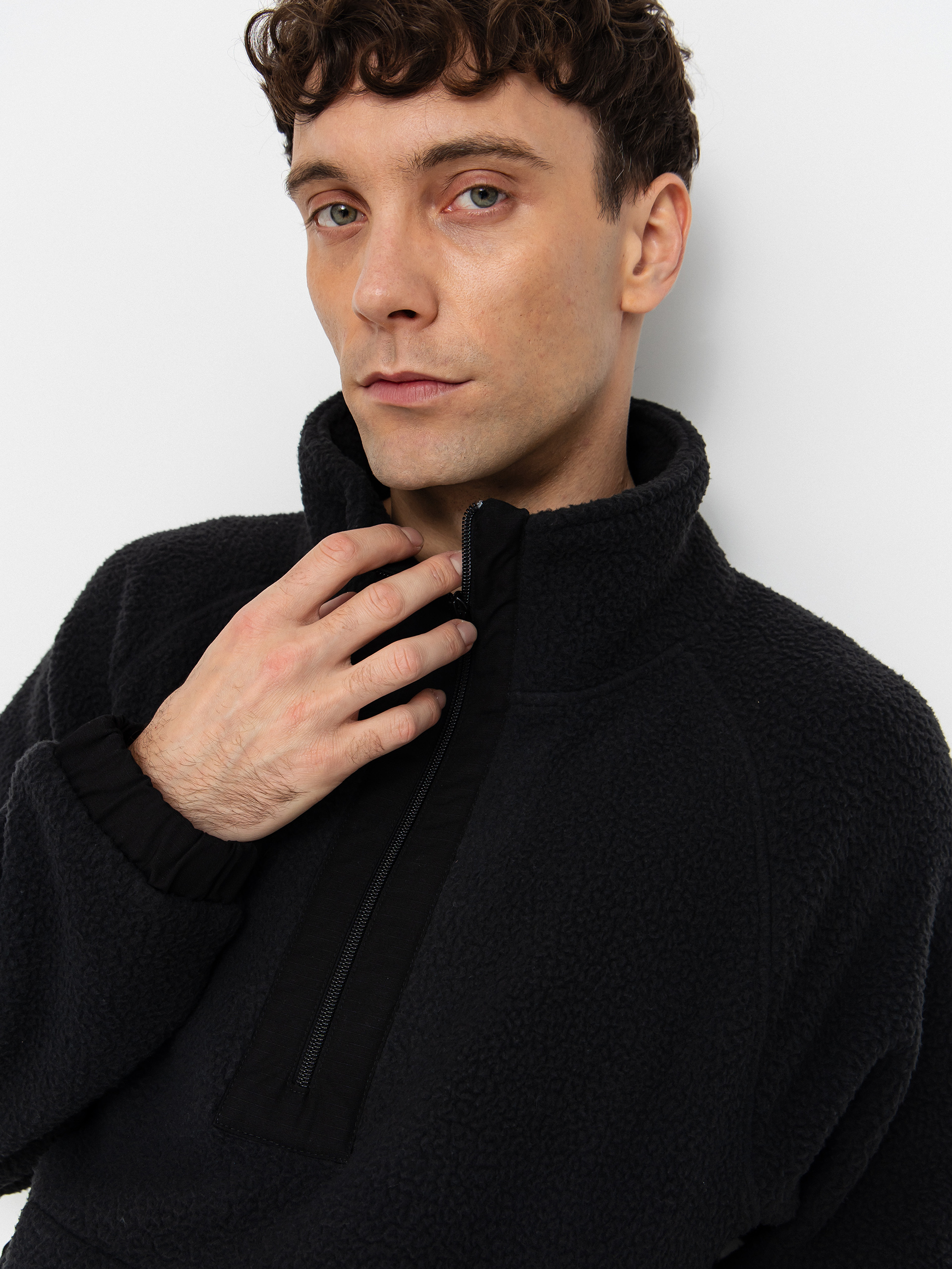 Mikina Jones Snowboards Campfire Rec Sherpa (stealth black)