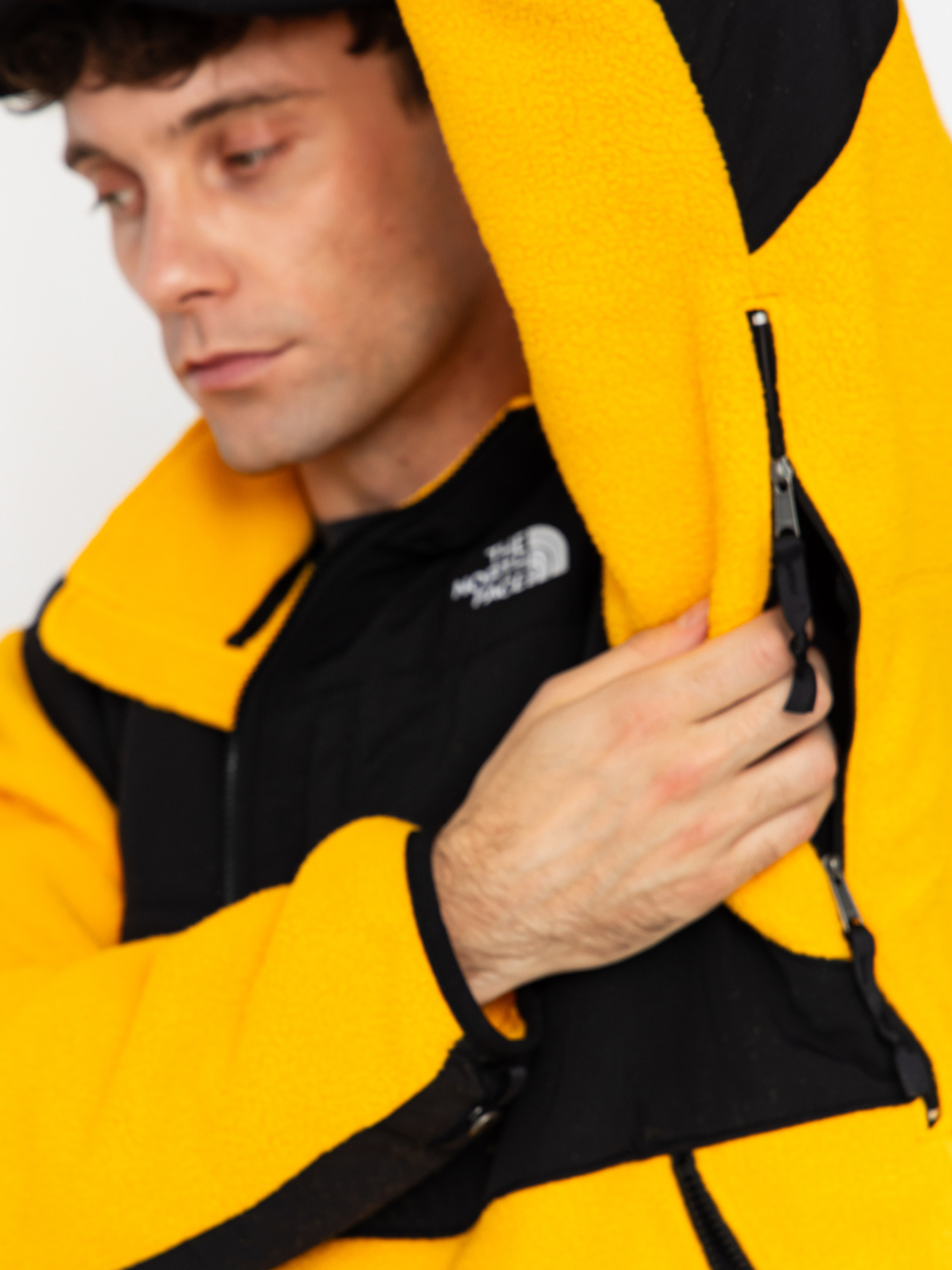 Bunda The North Face Retro Denali (summit gold/tnf black)