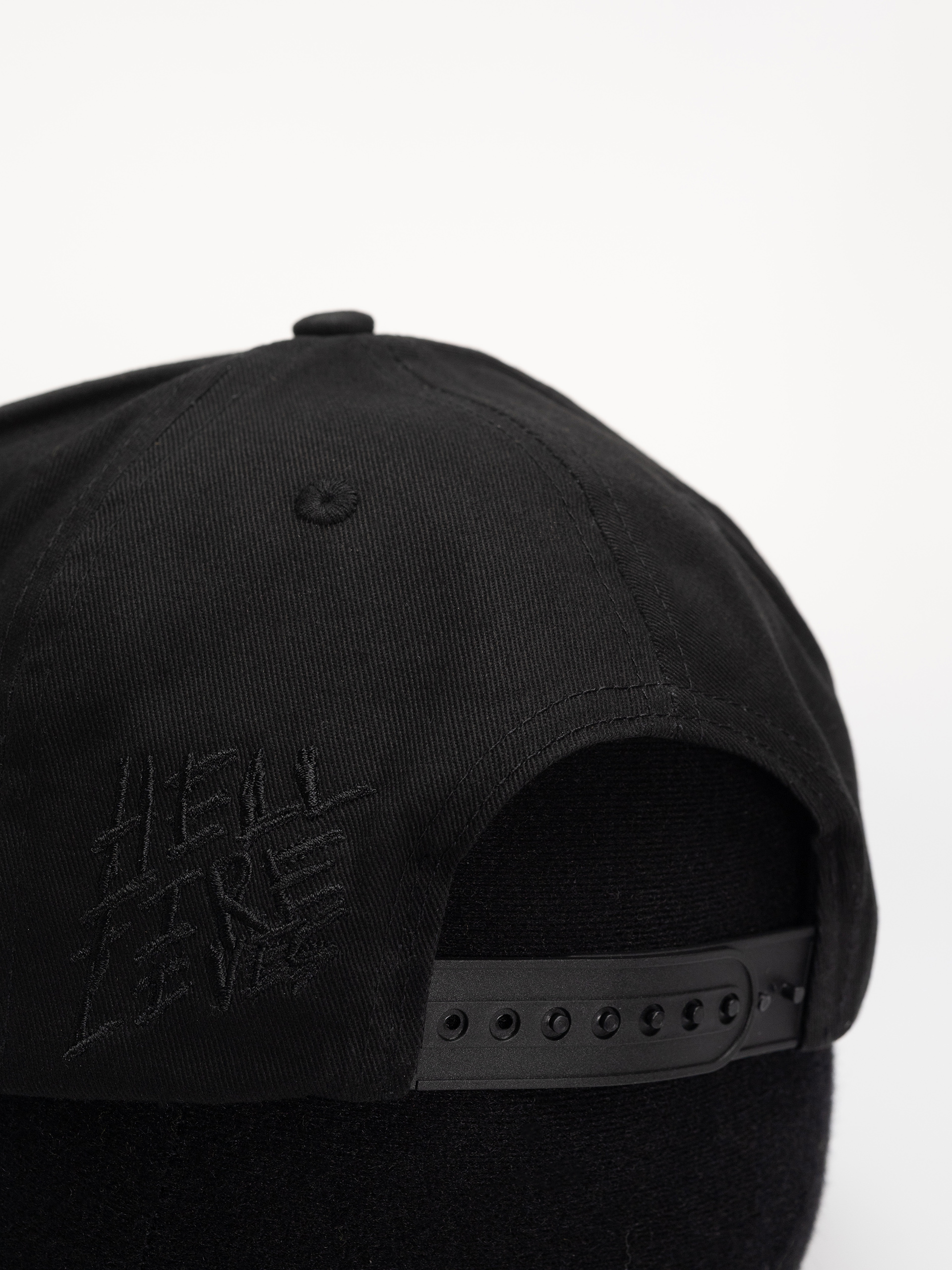 Kšiltovka  Santa Cruz X Stranger Things Hellfire Club Snapback Structured Hat (black)