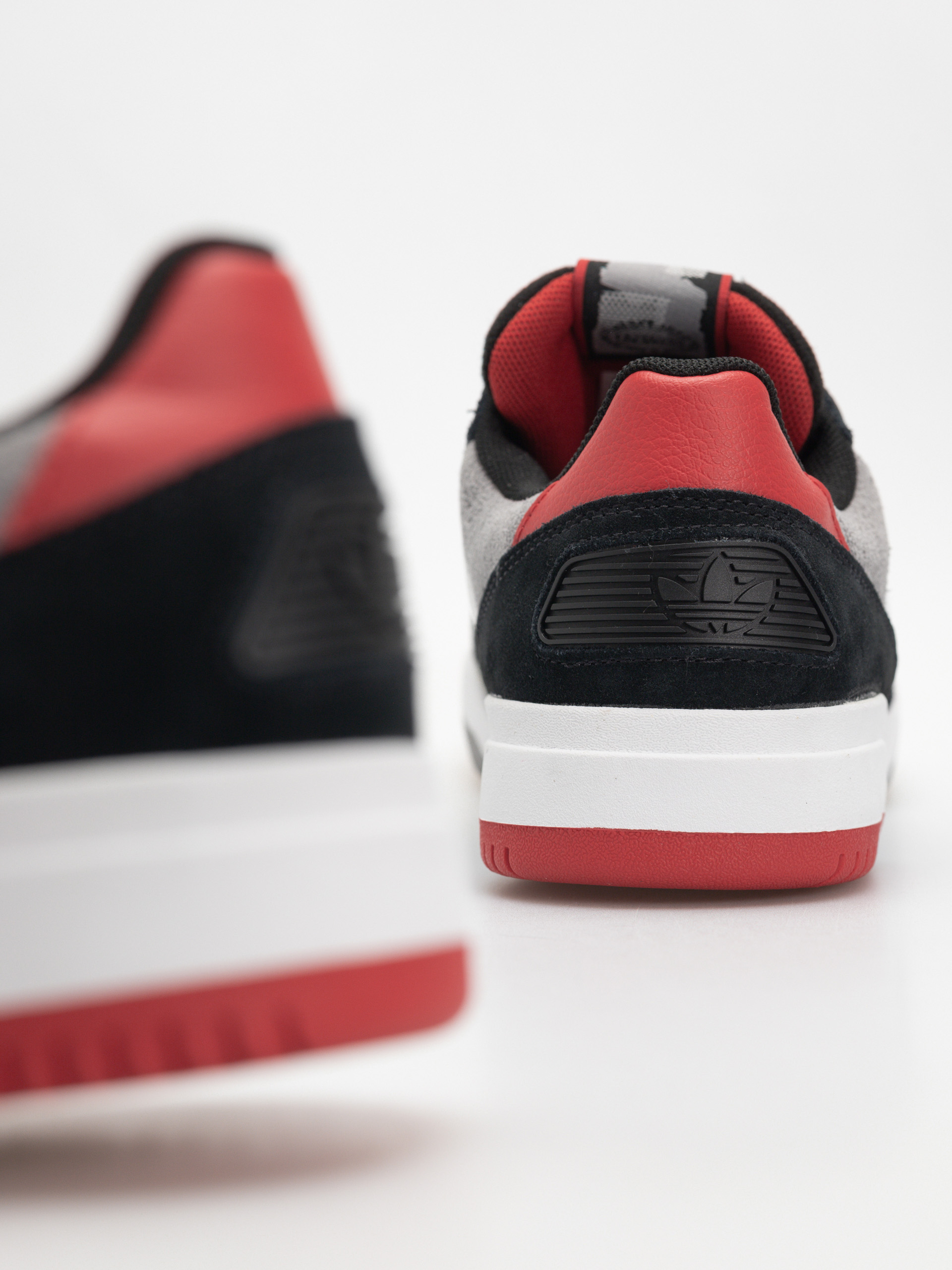 Boty adidas Tekkira Cup (cblack/ftwwht/betsca)