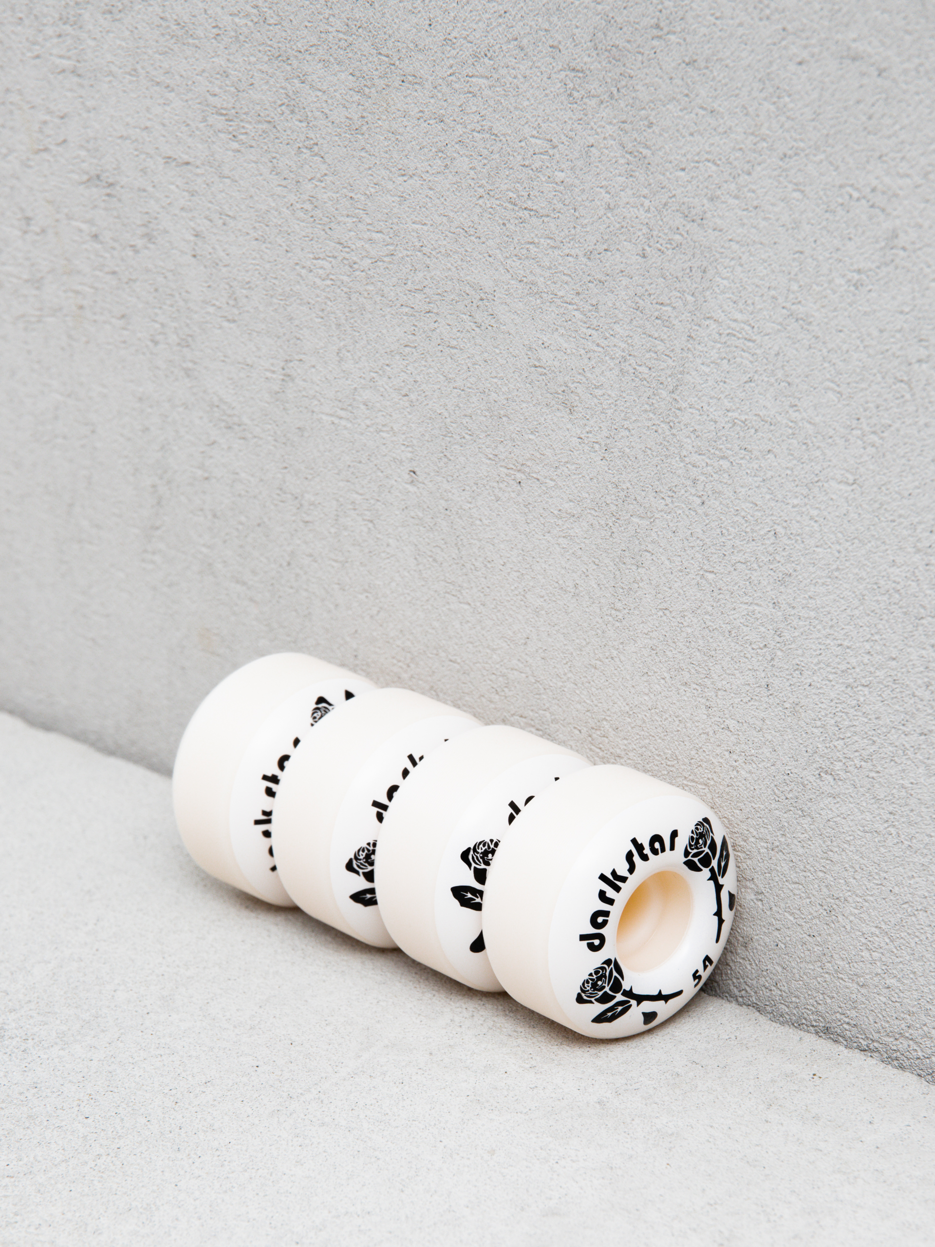 Kolečka Darkstar Forty (black/white)