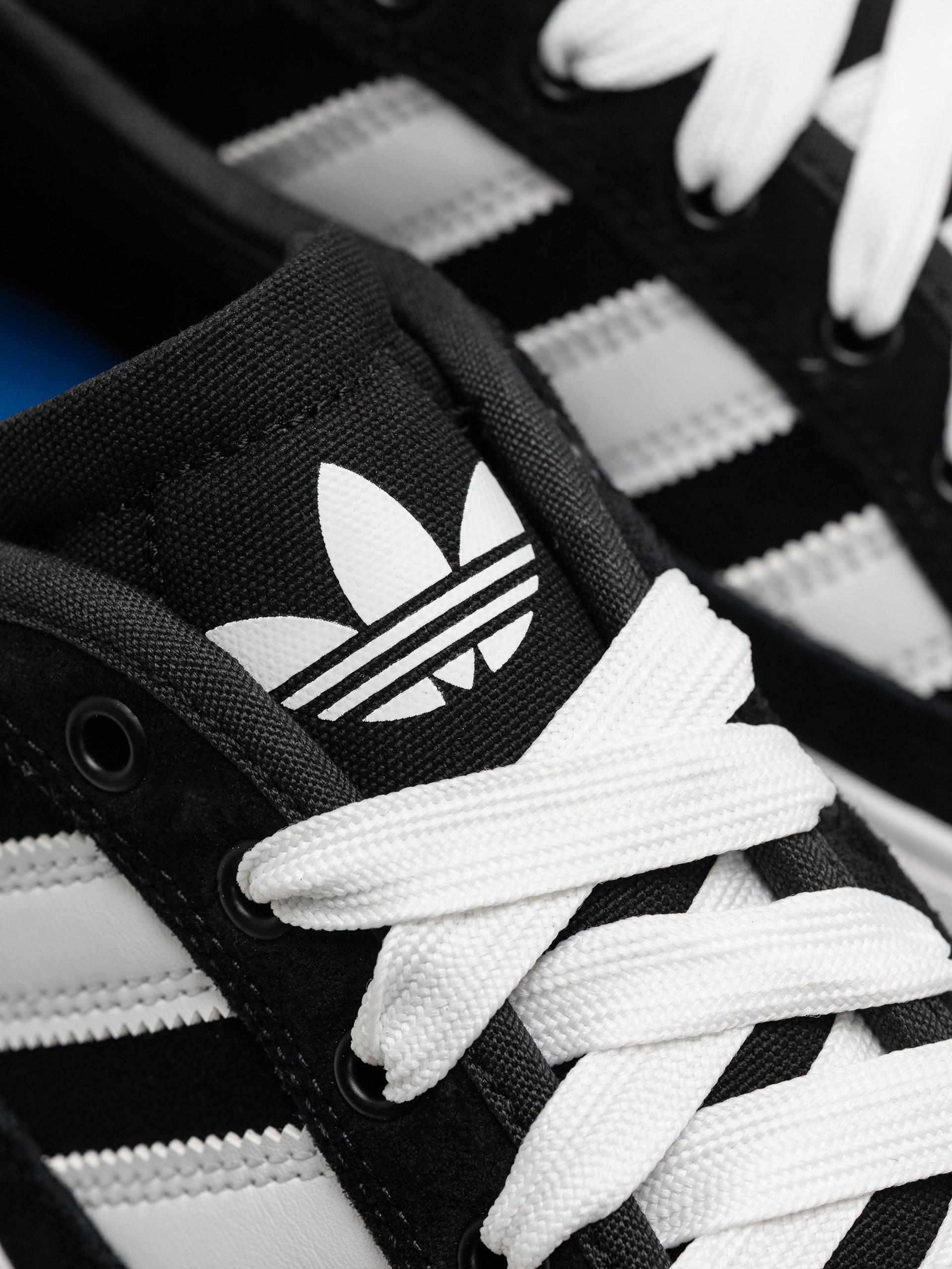 Boty adidas Court Tns Premiere (cblack/ftwwht/blubir)