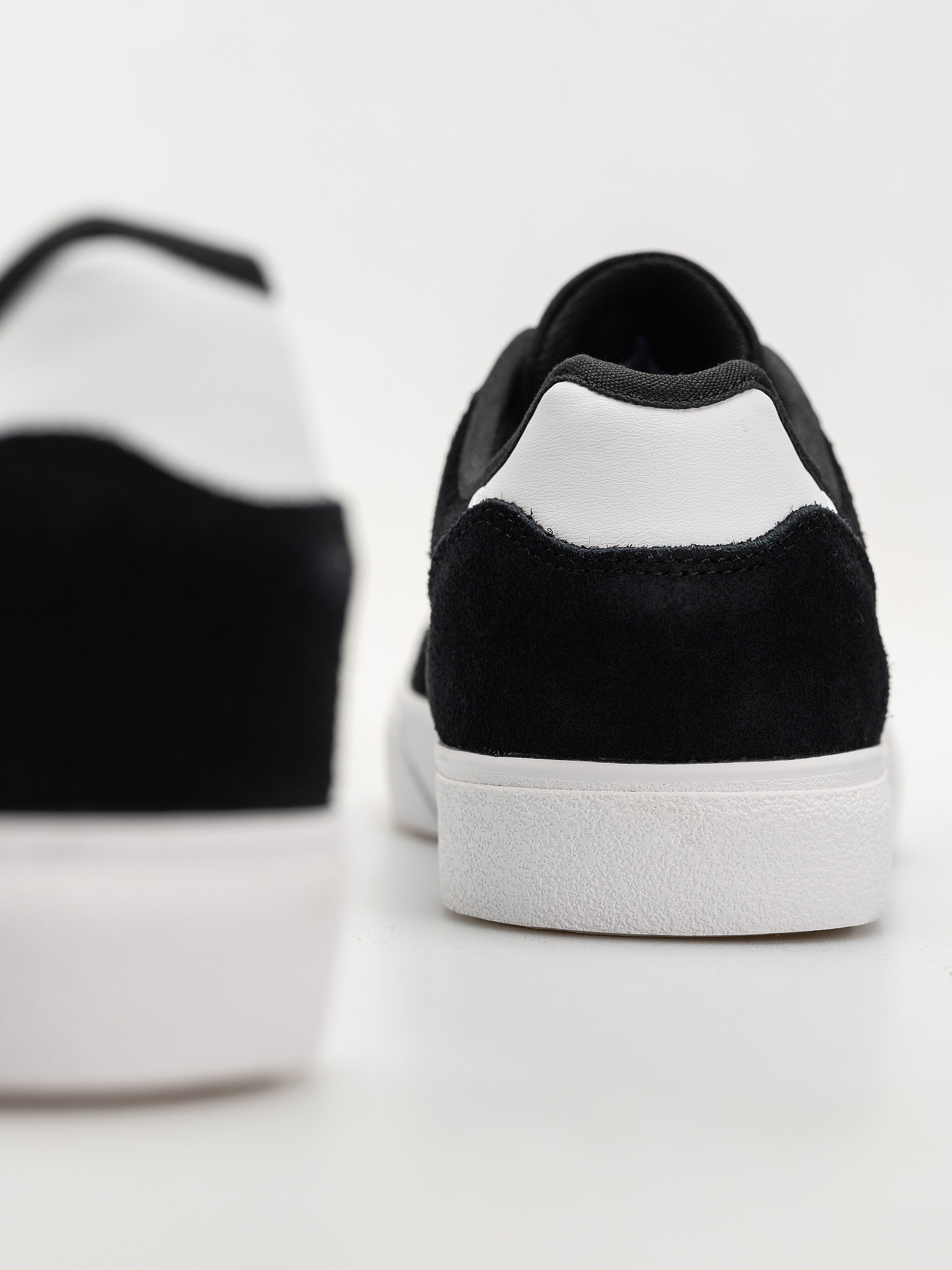 Boty adidas Court Tns Premiere (cblack/ftwwht/blubir)