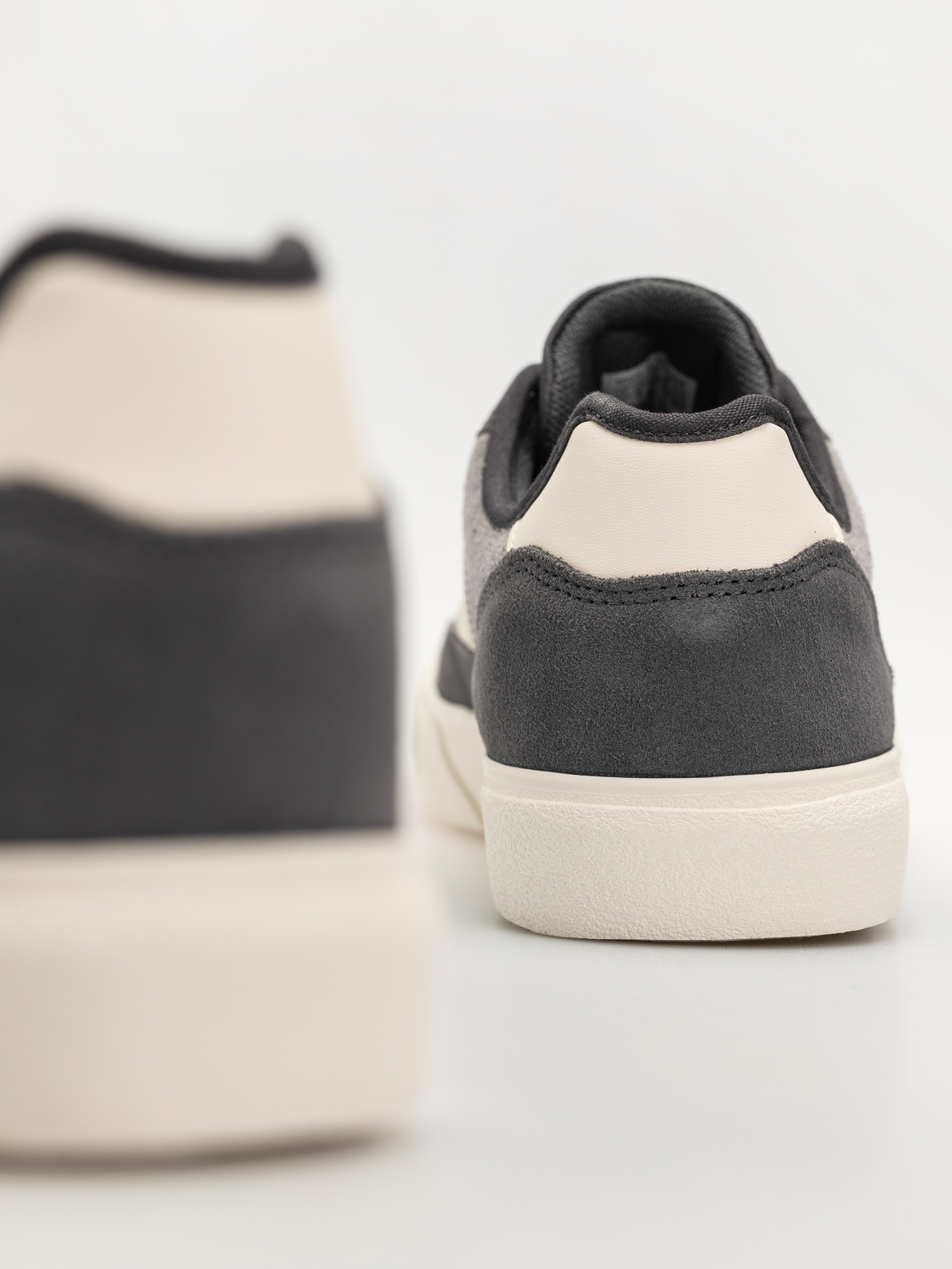 Boty adidas Court Tns Premiere (grethr/cwhite/gresix)