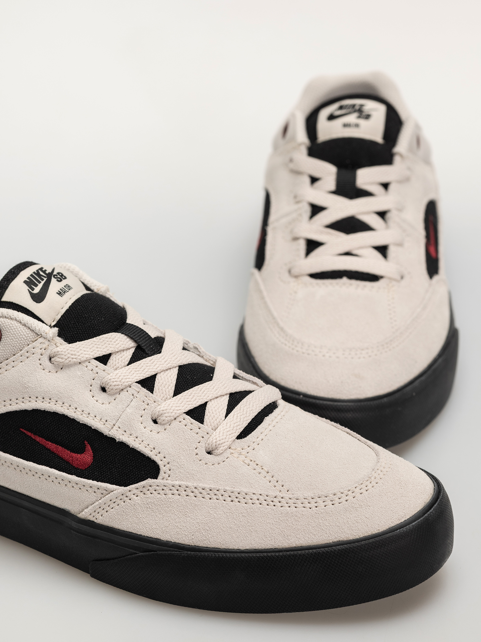 Boty Nike SB Malor (lt orewood brn/team red black)