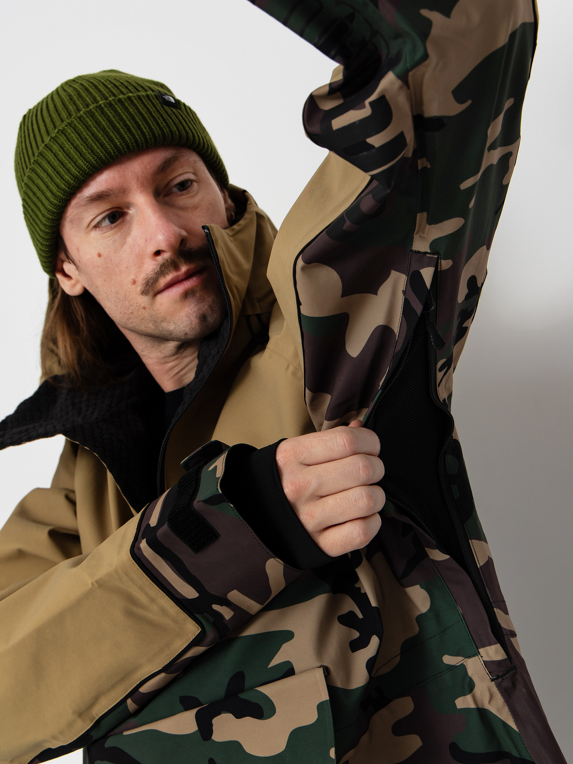 Pánská Snowboardová bunda ThirtyTwo Light Anorak (camo)