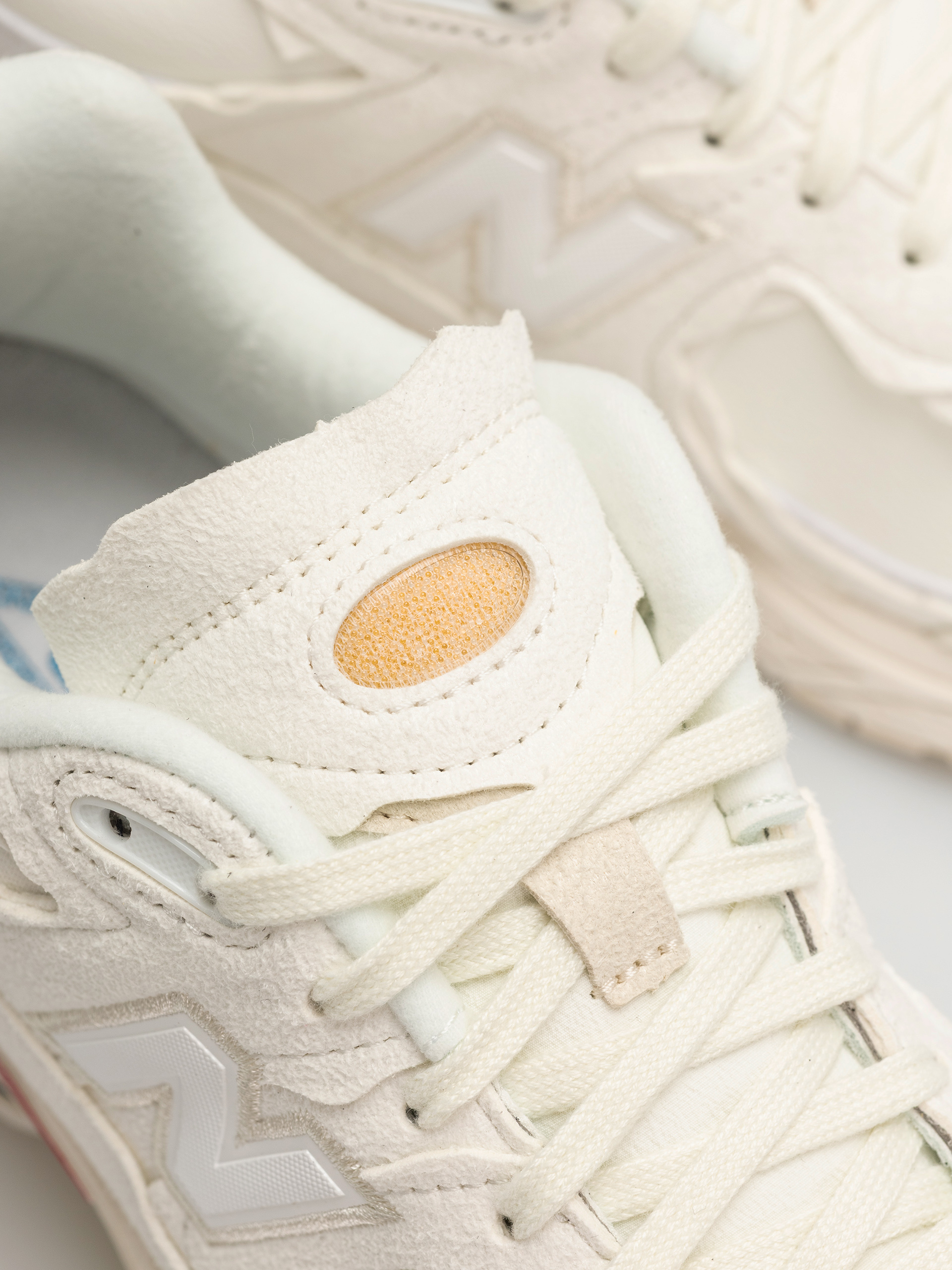 Boty New Balance 2002 (white)