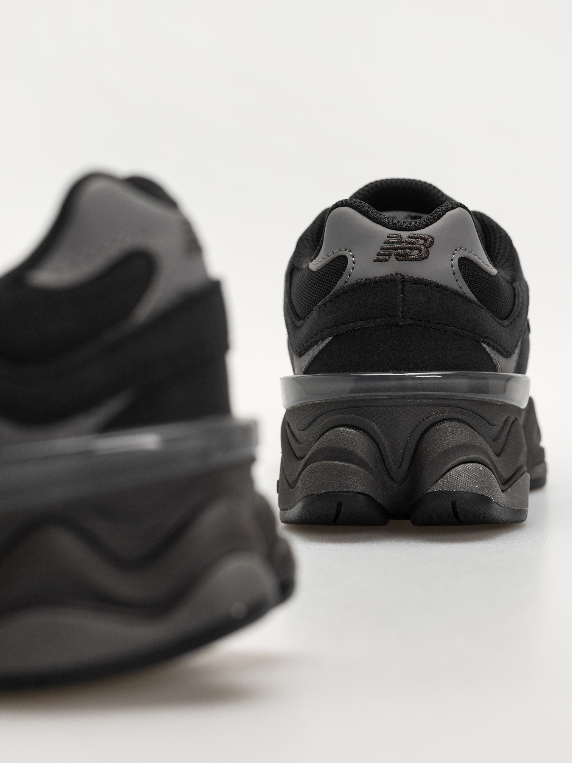 Boty New Balance 9060 JR (black/castlerock)