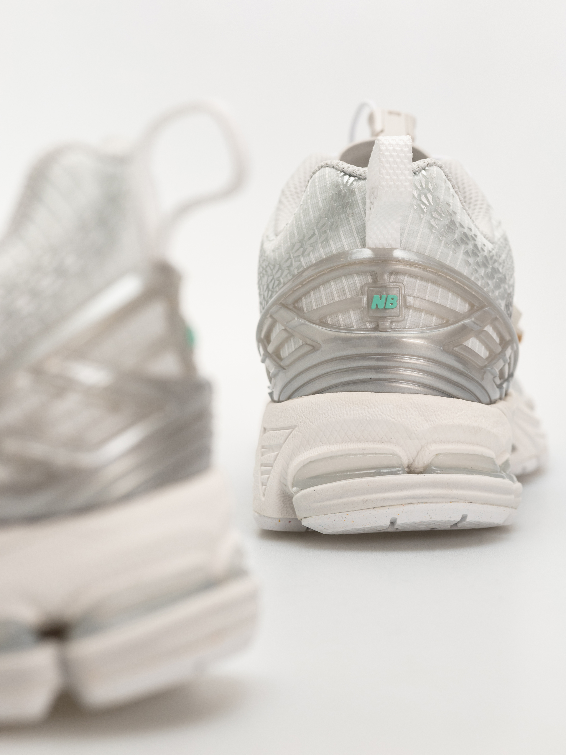 Boty New Balance 1906 (103 white/silver metallic/deep end)