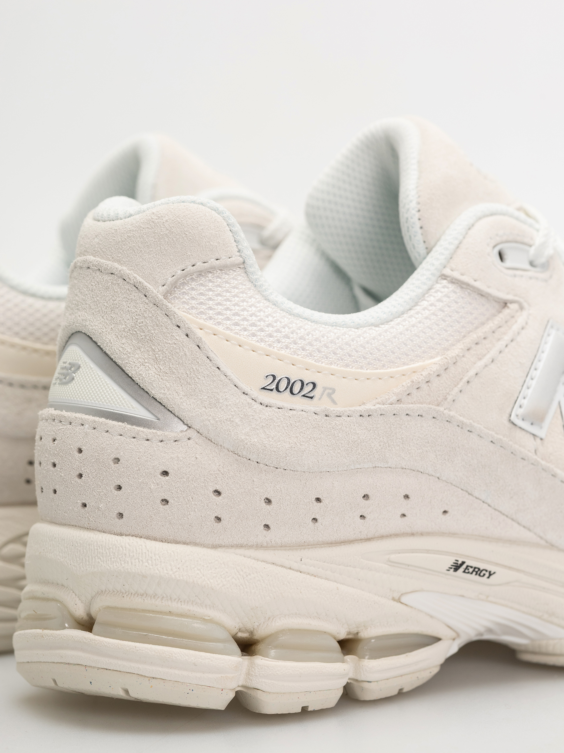 Boty New Balance 2002 (sea salt/silver metallic)