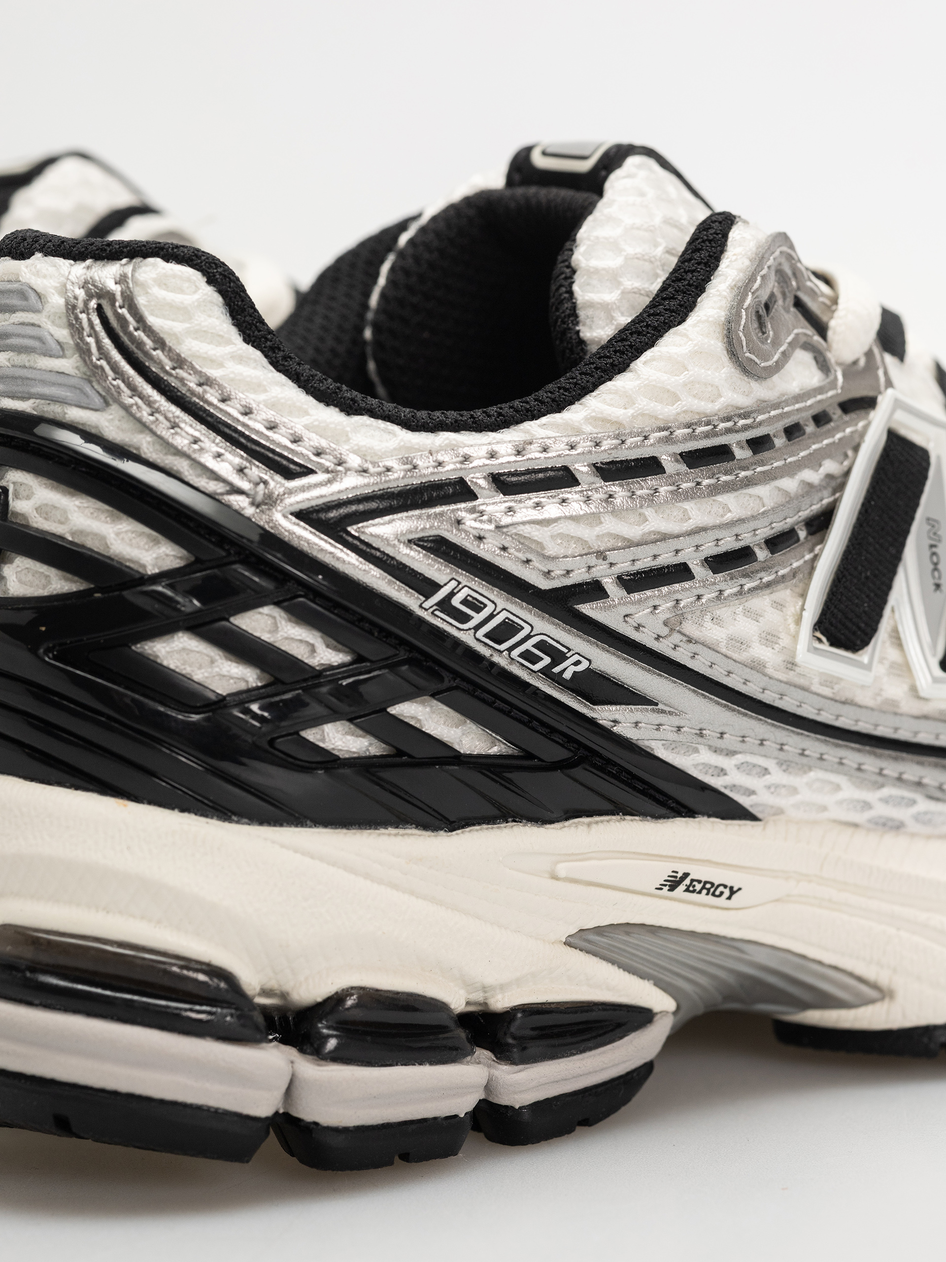 Boty New Balance 1906 (silver metallic/black/sea salt er)
