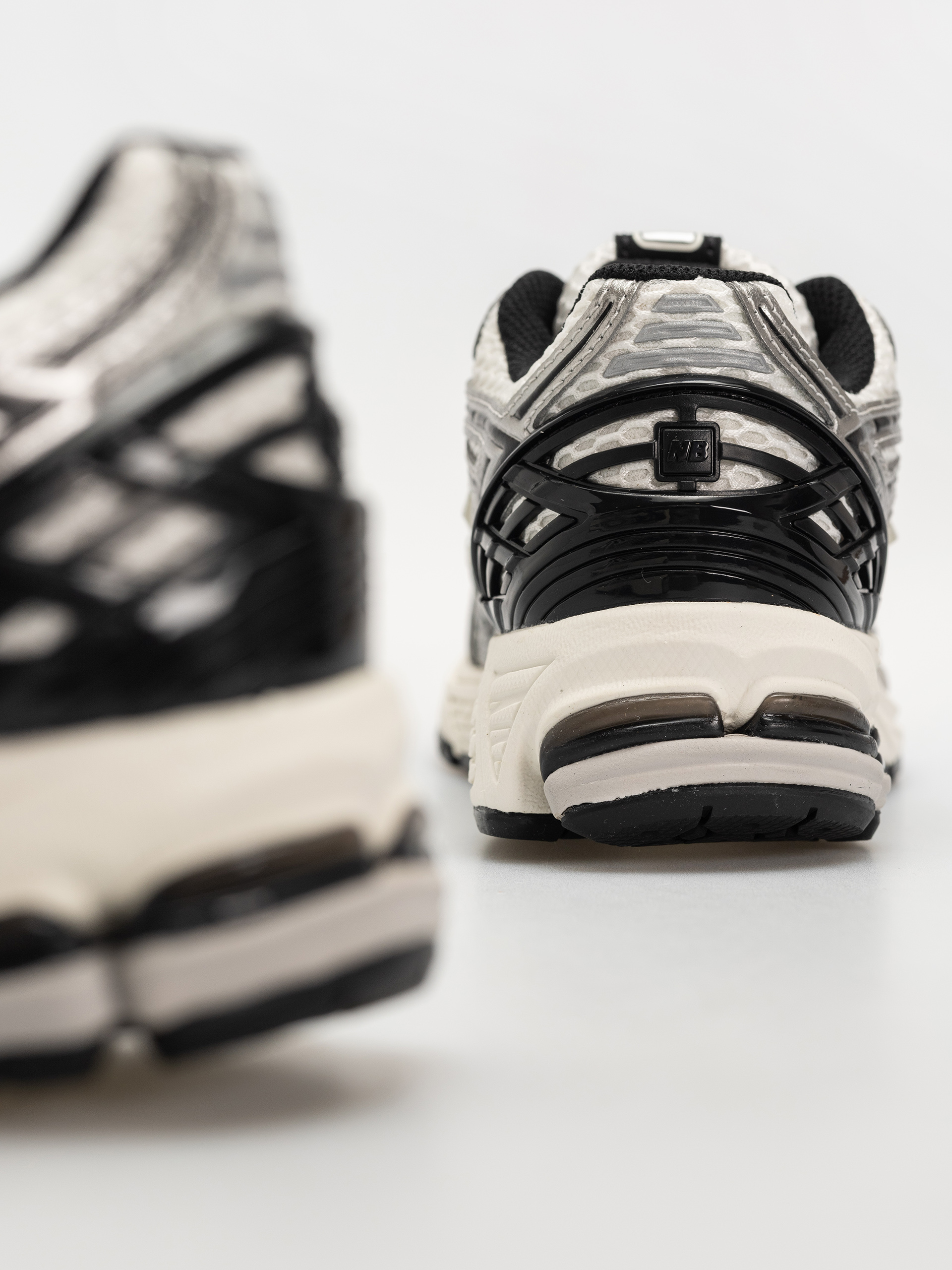 Boty New Balance 1906 (silver metallic/black/sea salt er)
