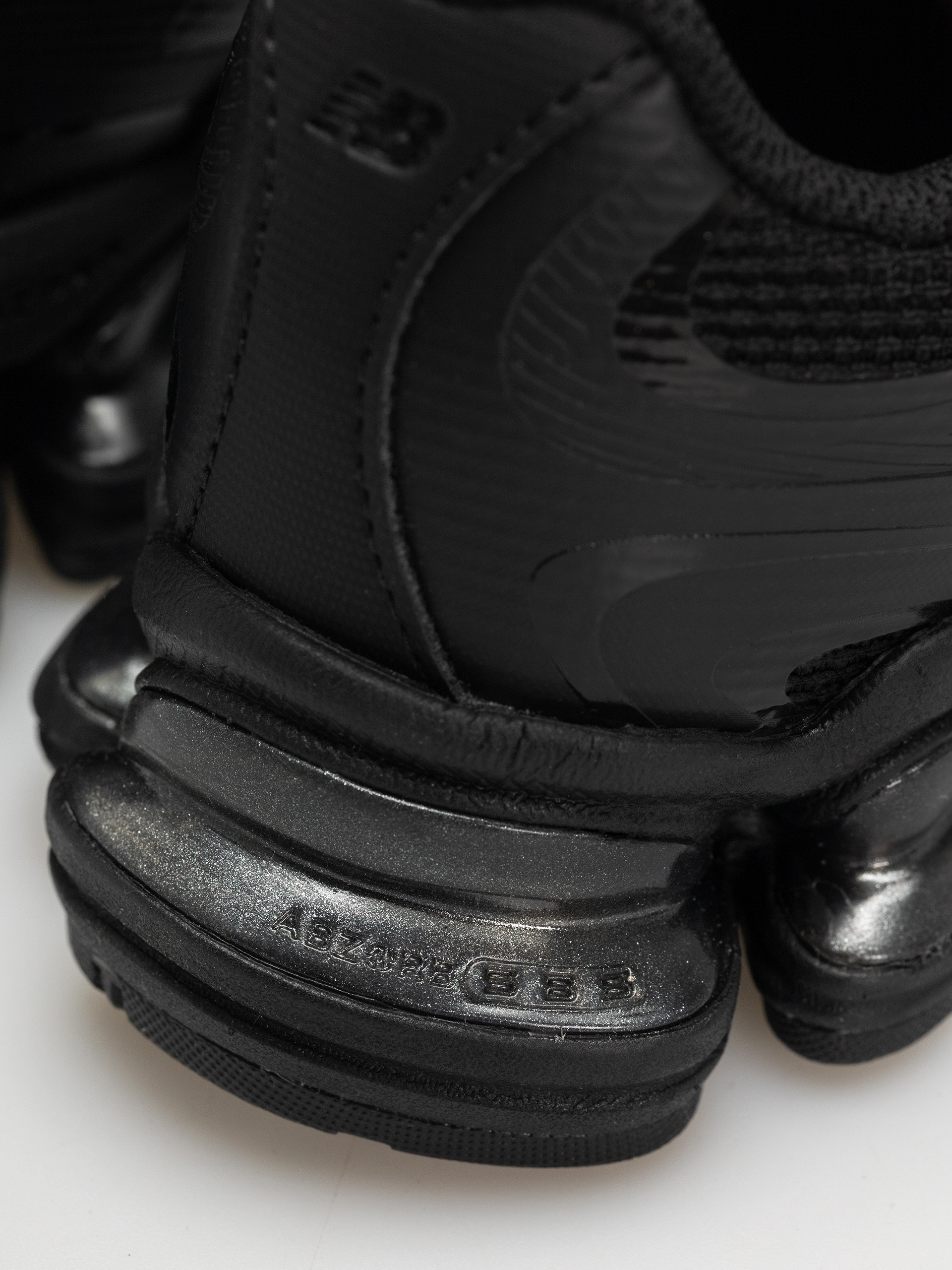 Boty New Balance 2000 (black/black etb)