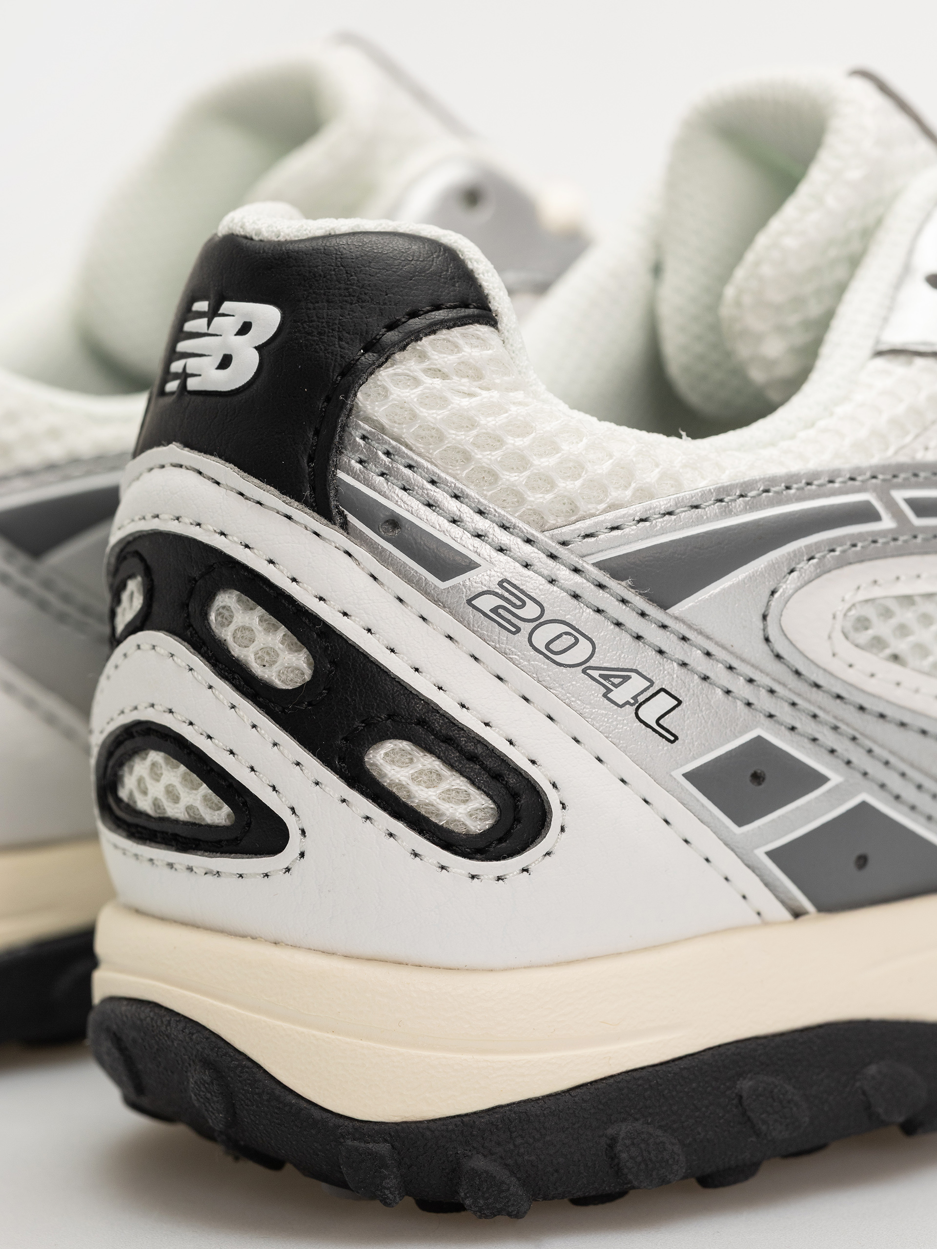 Boty New Balance 204 (silver metallic/black swd)