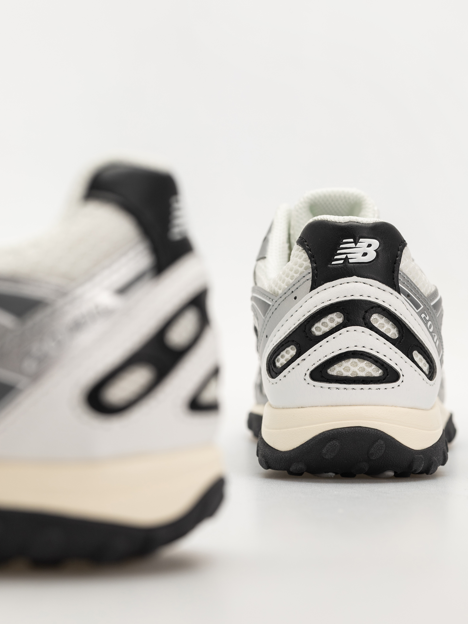 Boty New Balance 204 (silver metallic/black swd)