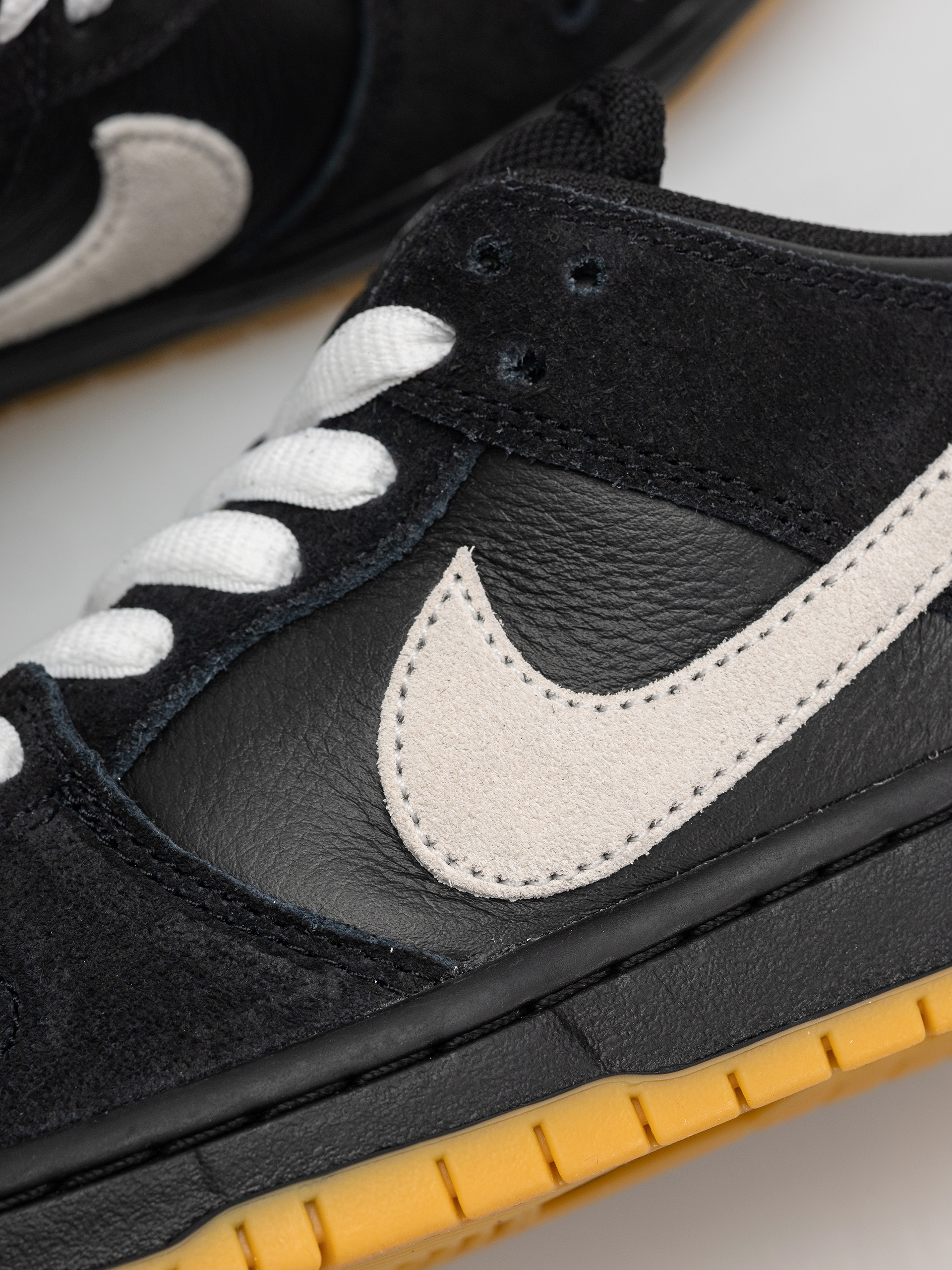 Boty Nike SB Dunk Low Pro (black/white black gum light brown)