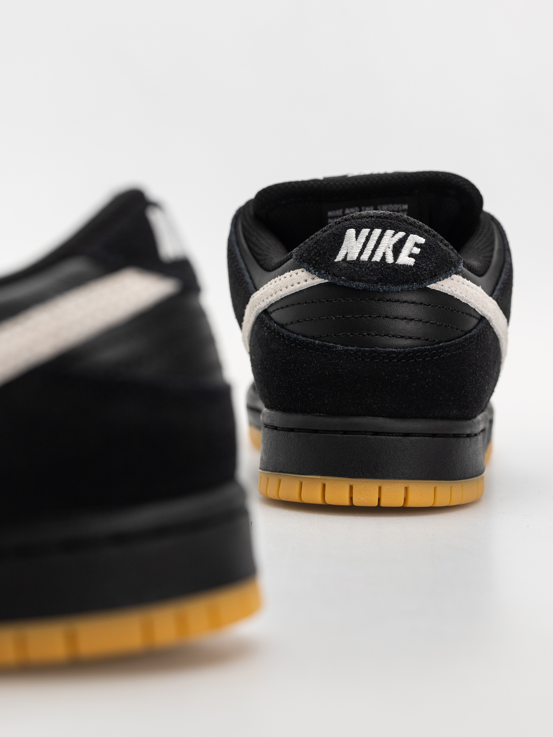 Boty Nike SB Dunk Low Pro (black/white black gum light brown)