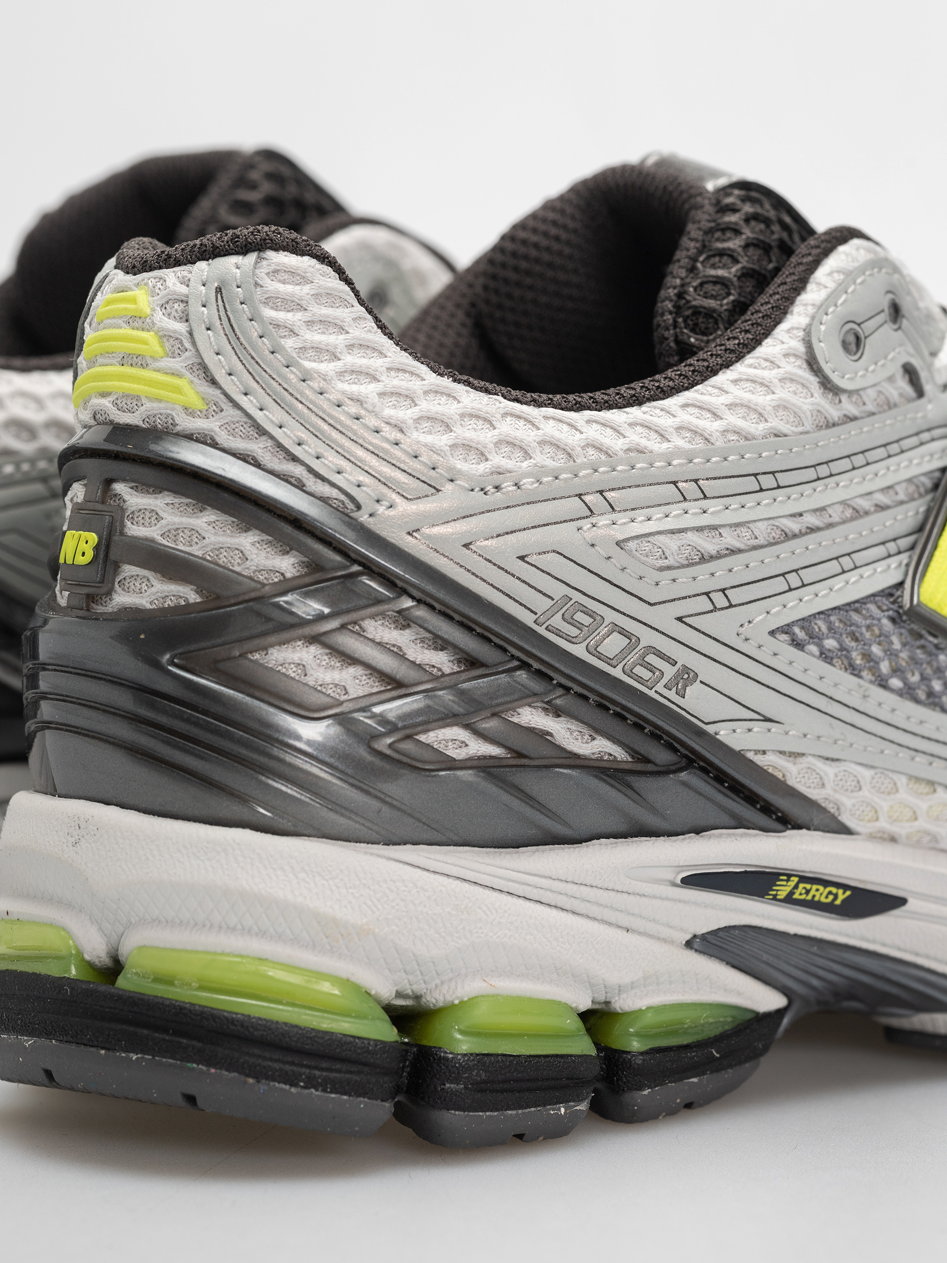 Boty New Balance 1906 (light silver metallic/alkaline green)