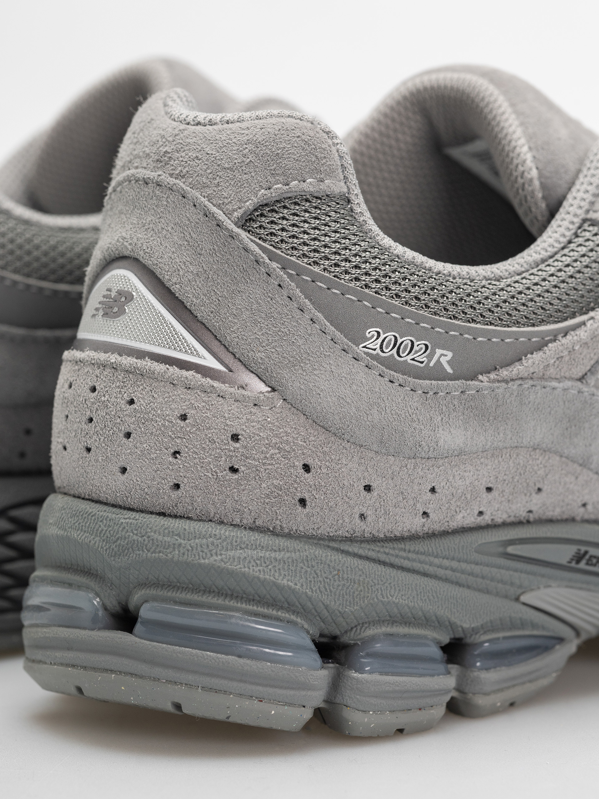 Boty New Balance 2002 (slate grey/dark silver metallic)