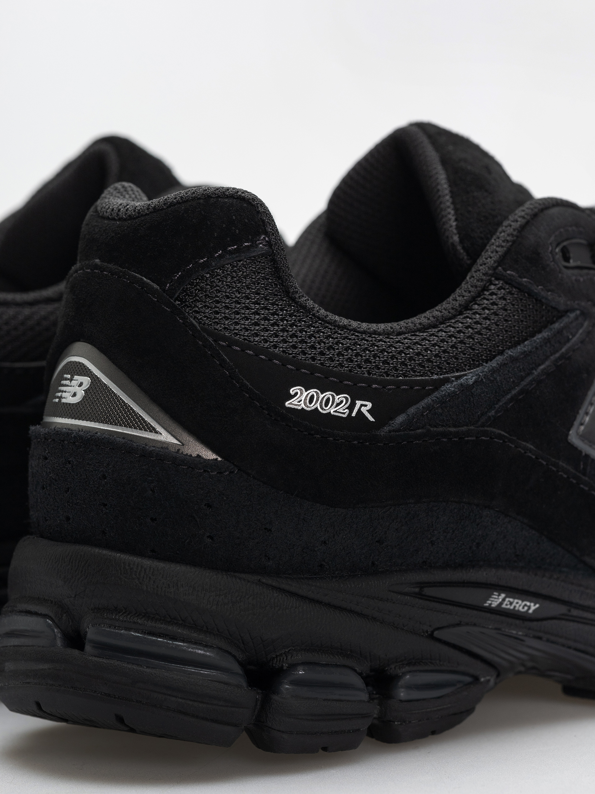 Boty New Balance 2002 (black/black metallic)