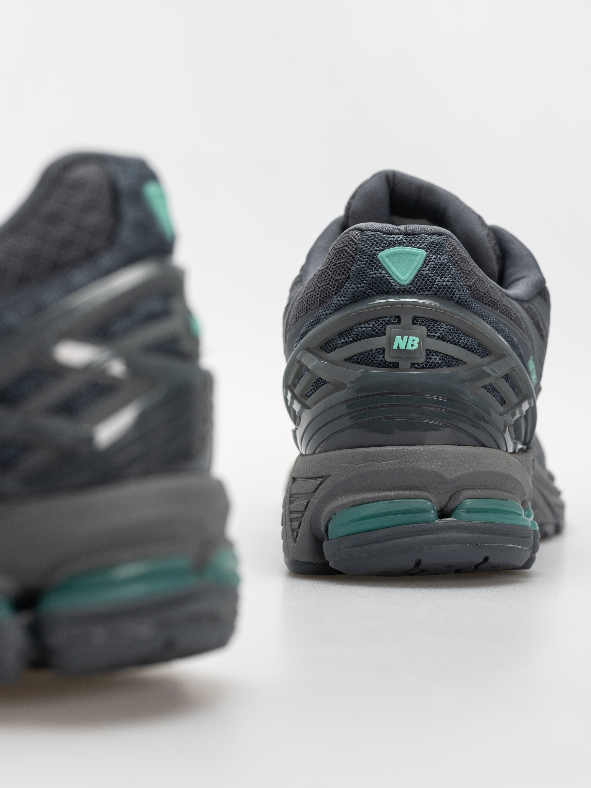 Boty New Balance 1906 (graphite/deep end)