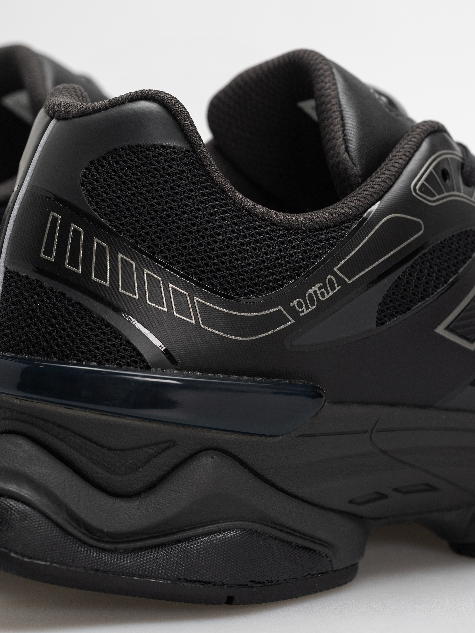 Boty New Balance 9060 (black/faded black)