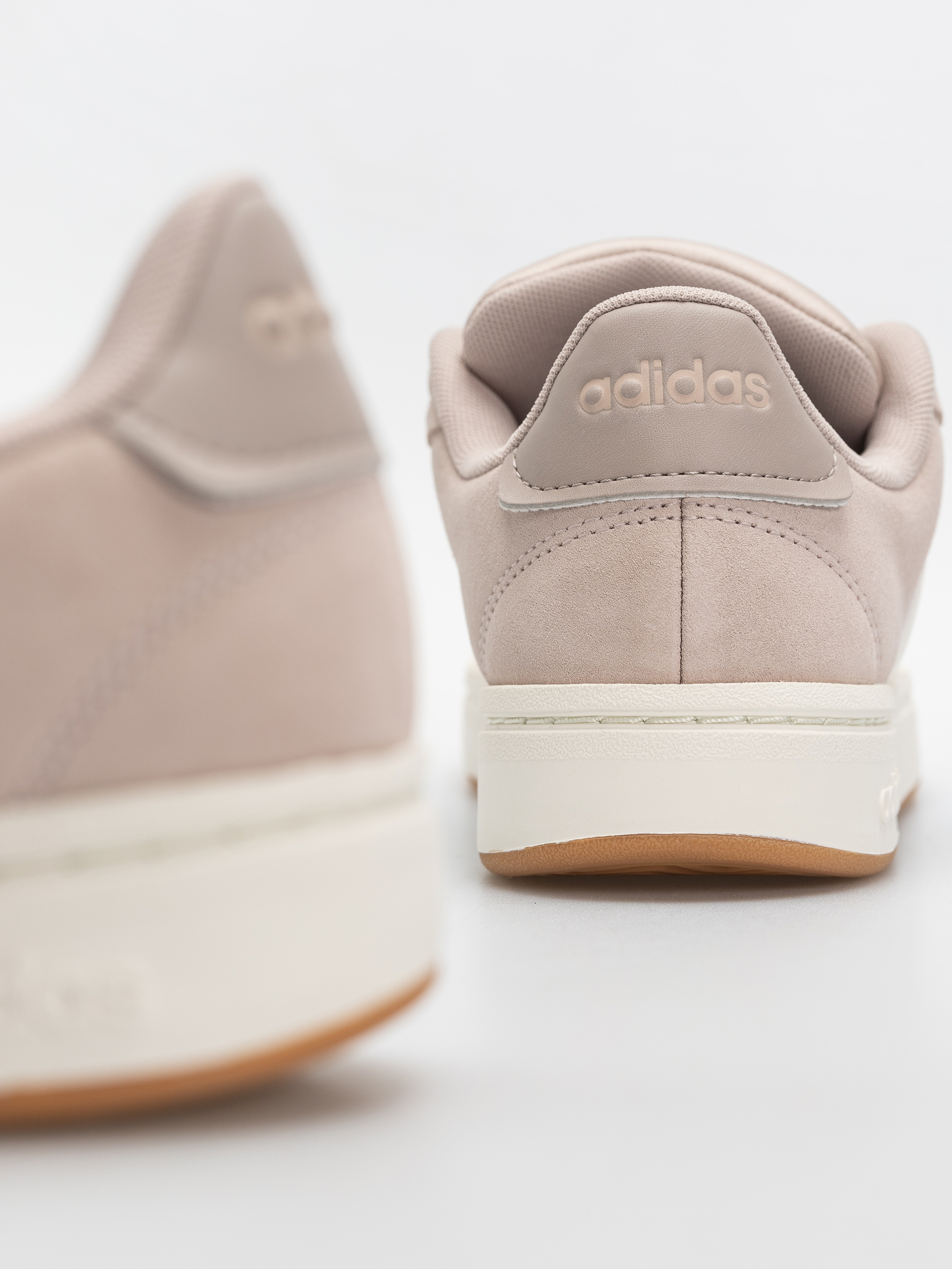 Boty adidas Grand Court Alpha 0 Wmn (wontau/owhite/vapgre)