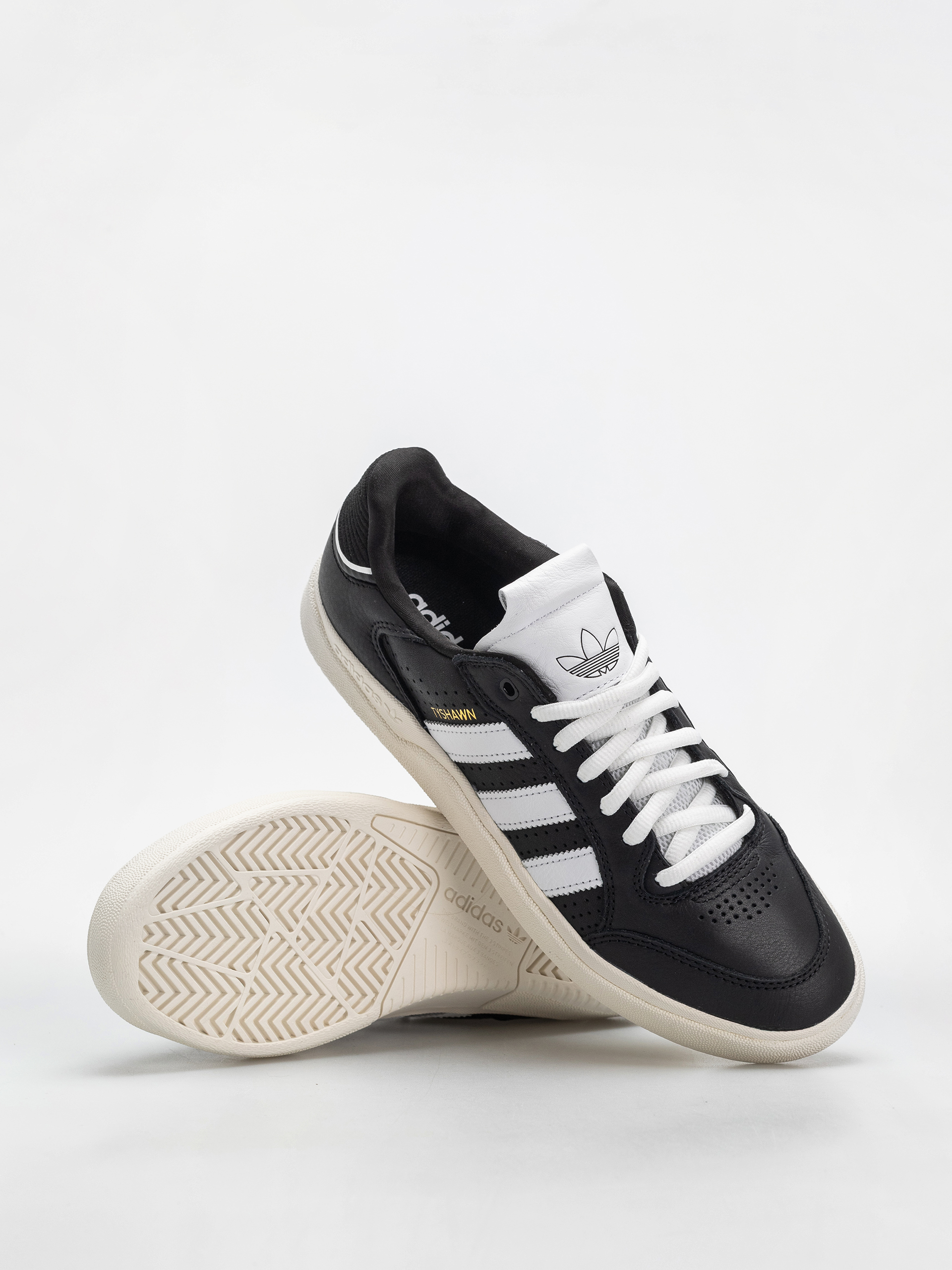 Boty adidas Tyshawn Low (cblack/ftwwht/cwhite)
