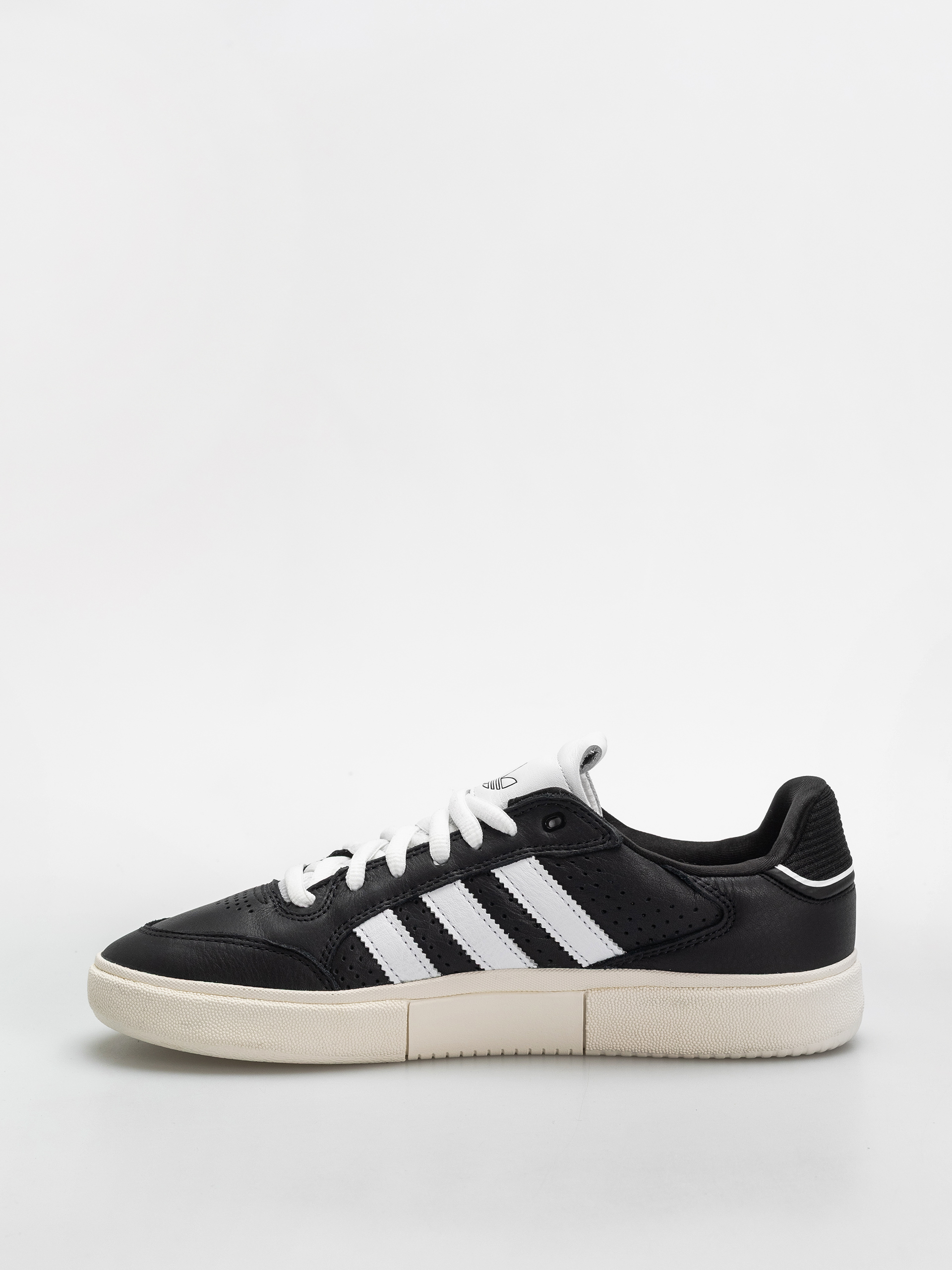 Boty adidas Tyshawn Low (cblack/ftwwht/cwhite)