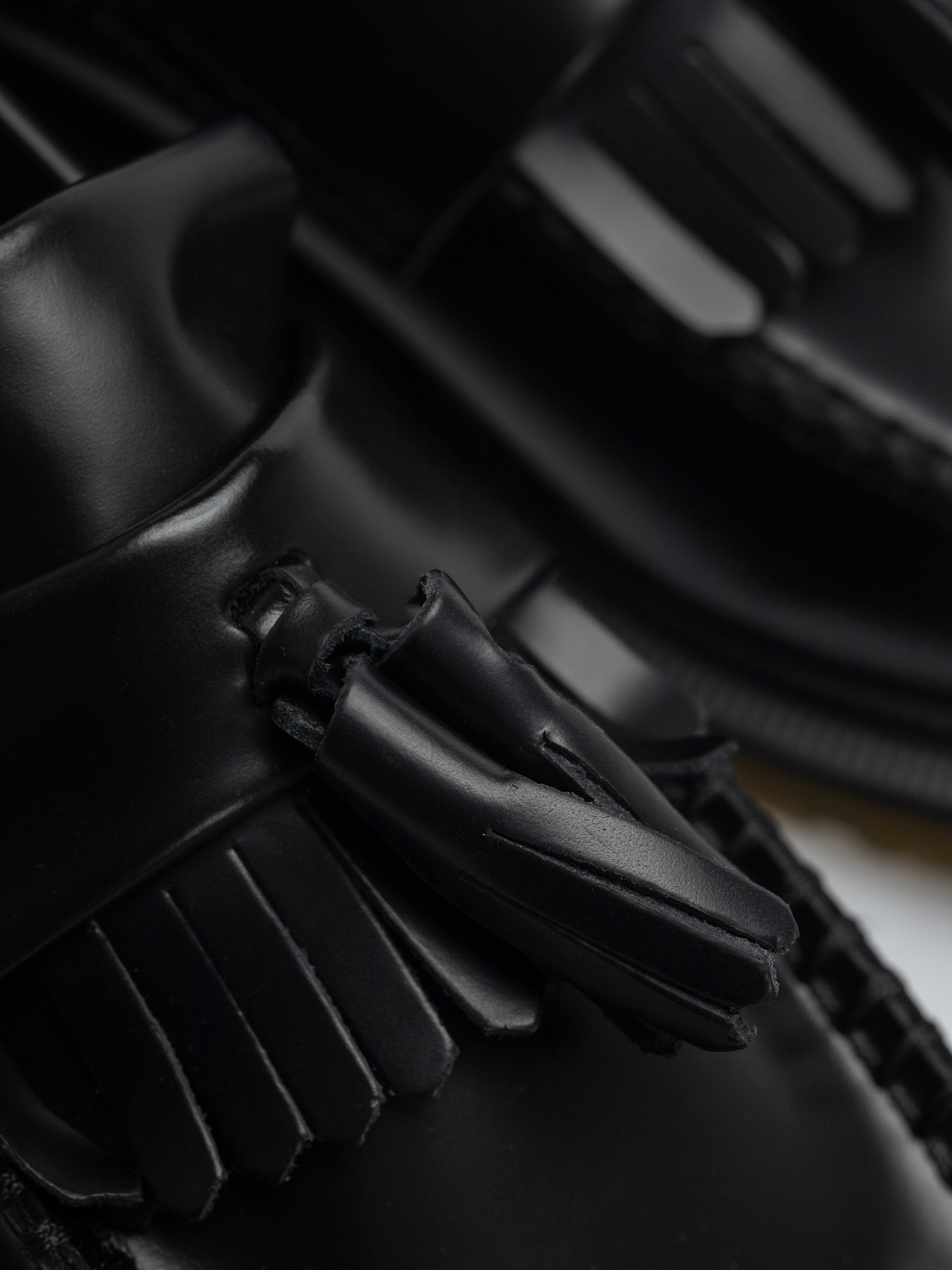 Boty Dr. Martens Adrian Tassel Loafer (black smooth)