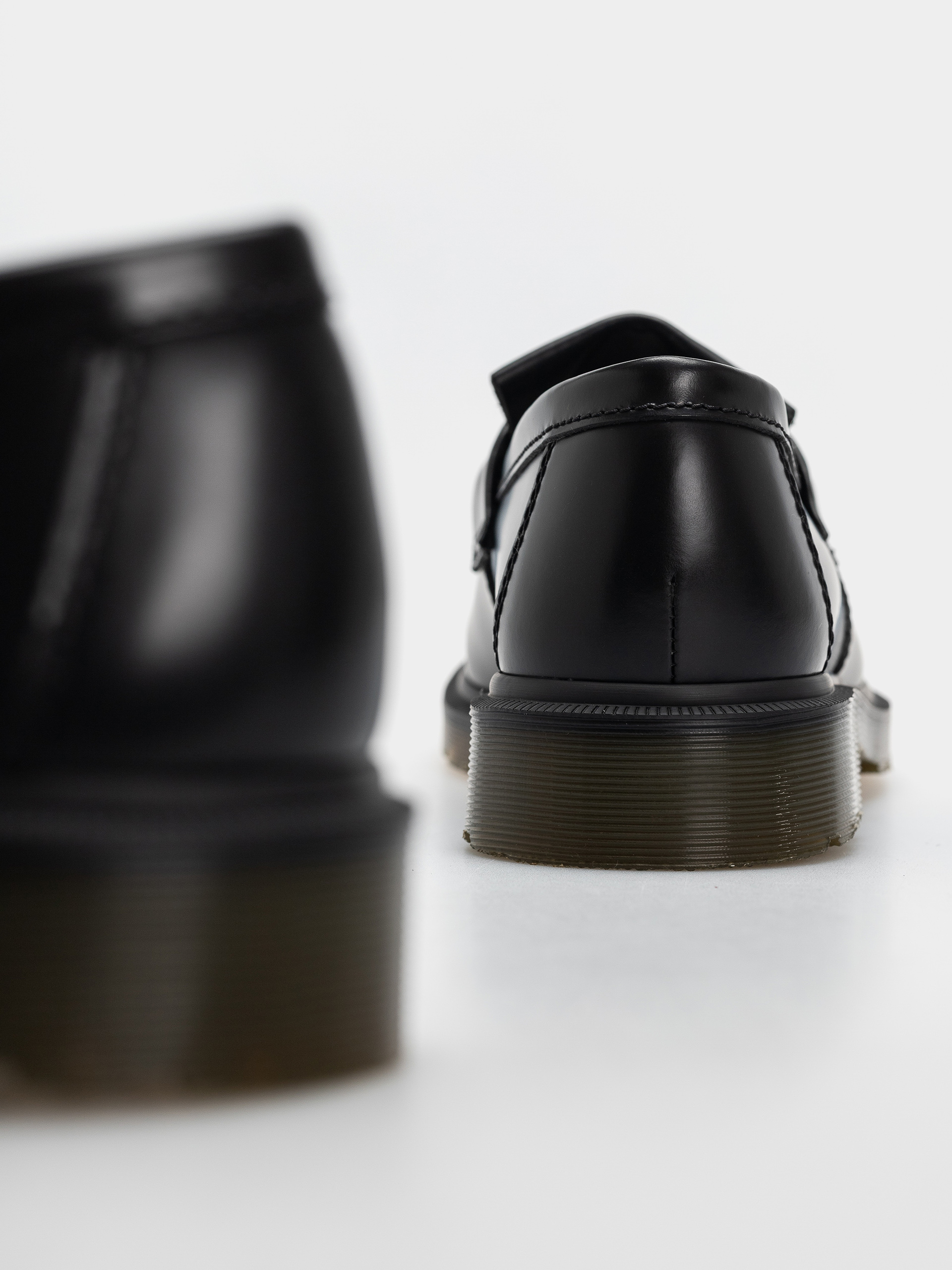 Boty Dr. Martens Adrian Tassel Loafer (black smooth)