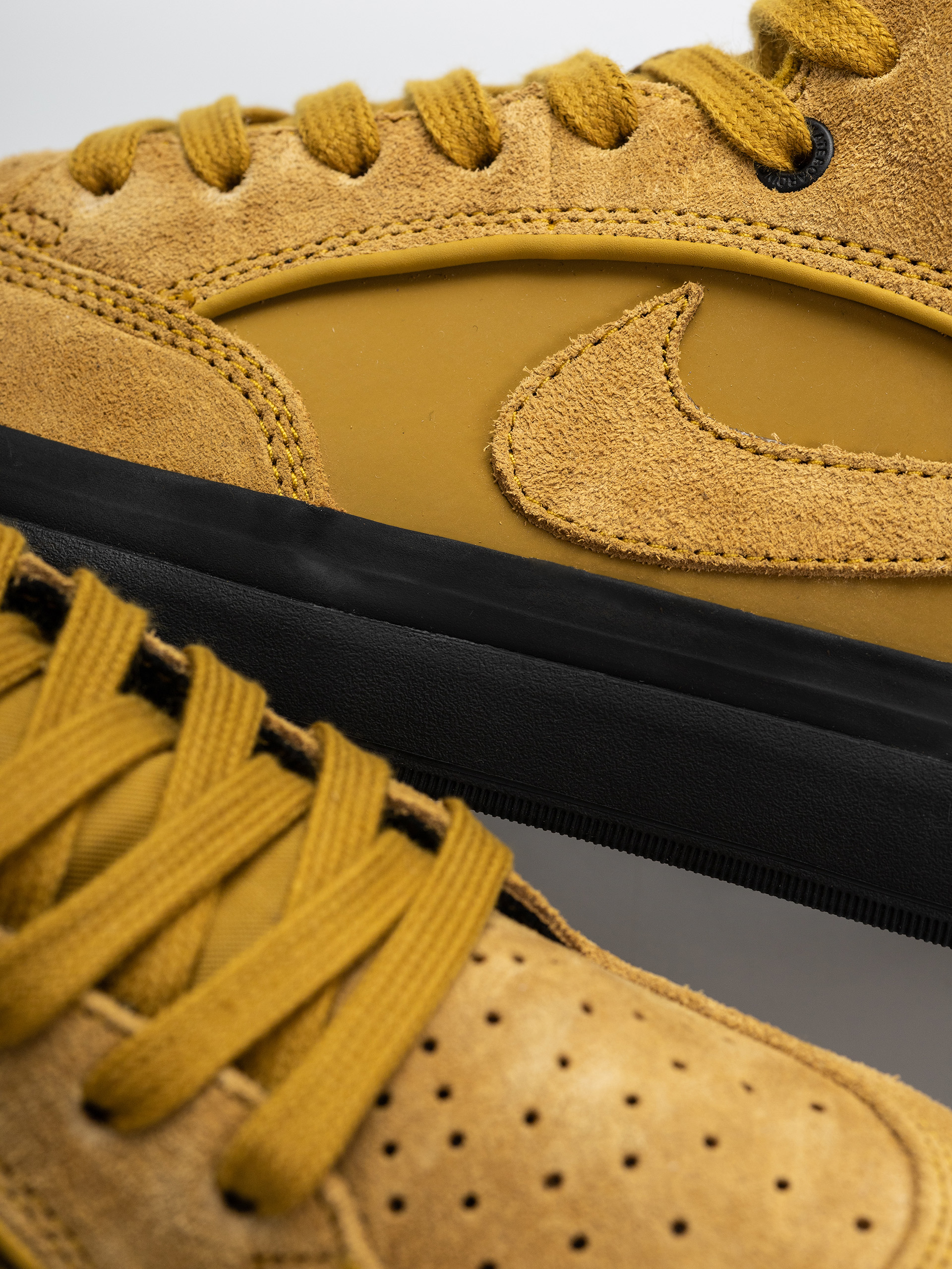 Boty Nike SB React Leo (bronzine/bronzine black)