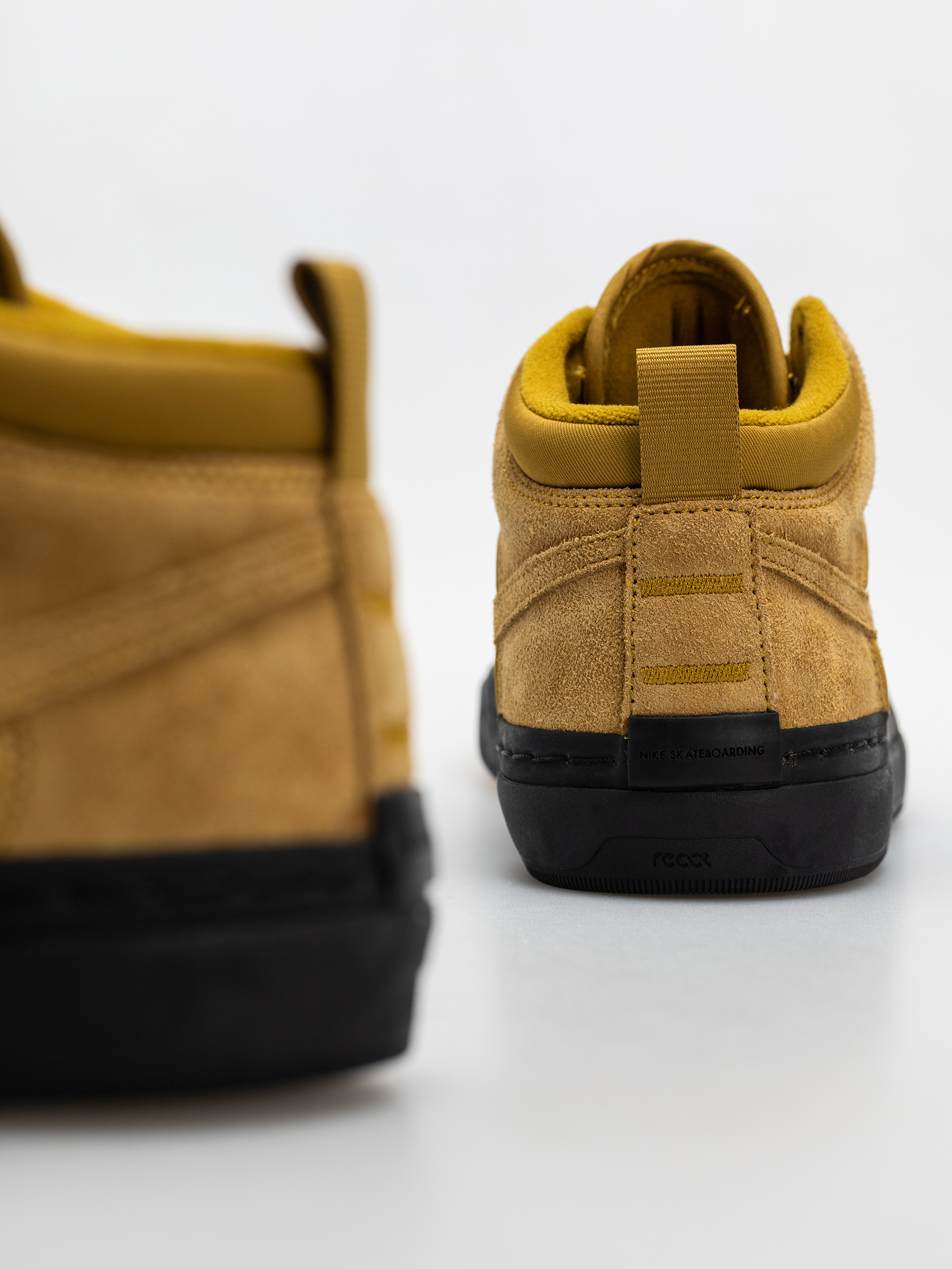 Boty Nike SB React Leo (bronzine/bronzine black)