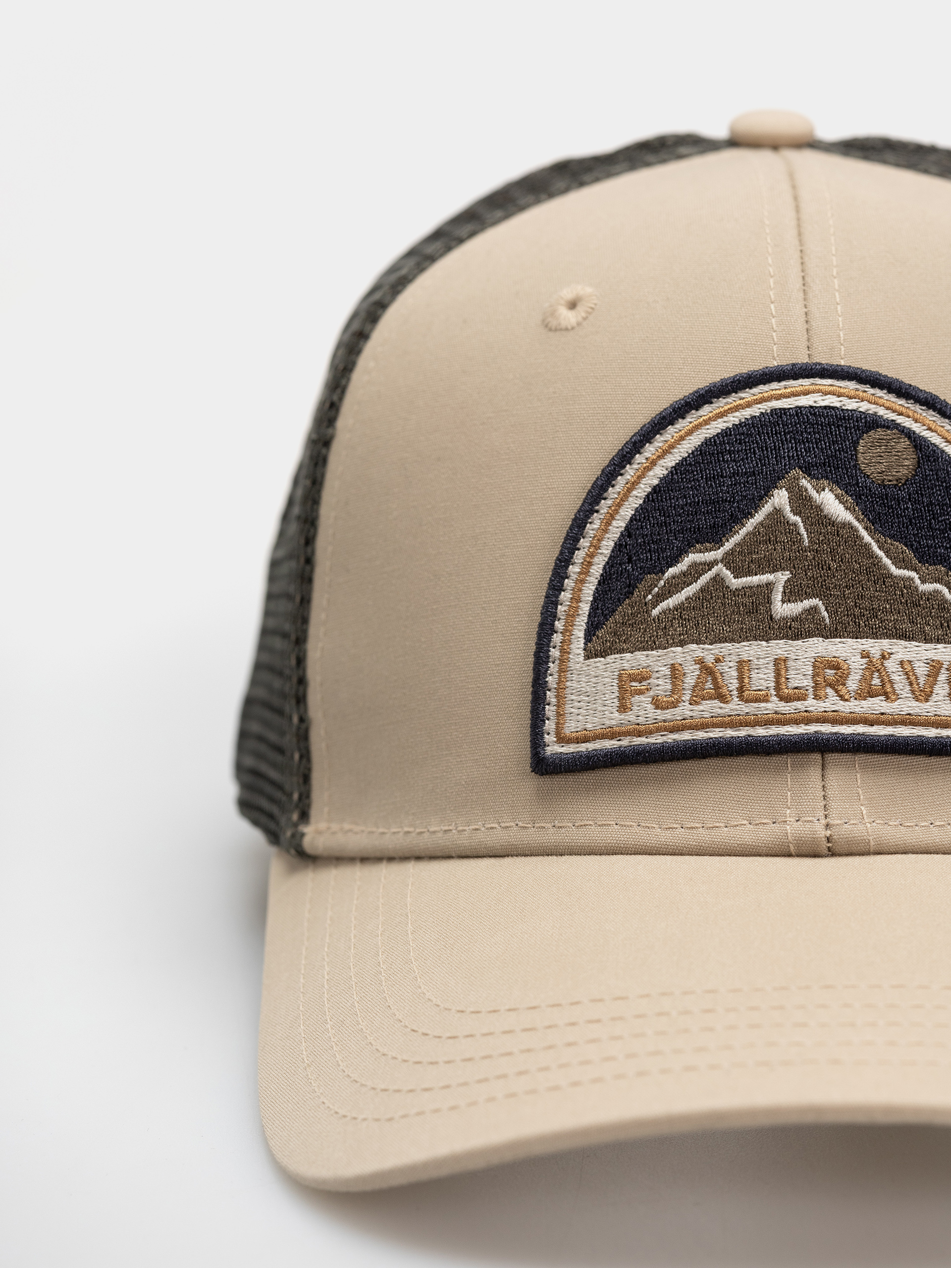 Kšiltovka  Fjallraven Badge Langtradarkeps (fossil)