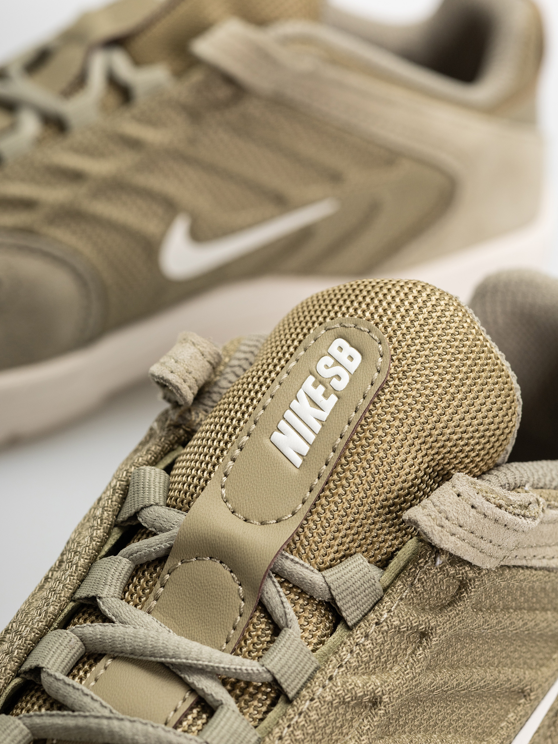 Boty Nike SB Vertebrae (neutral olive/sail neutral olive sail)