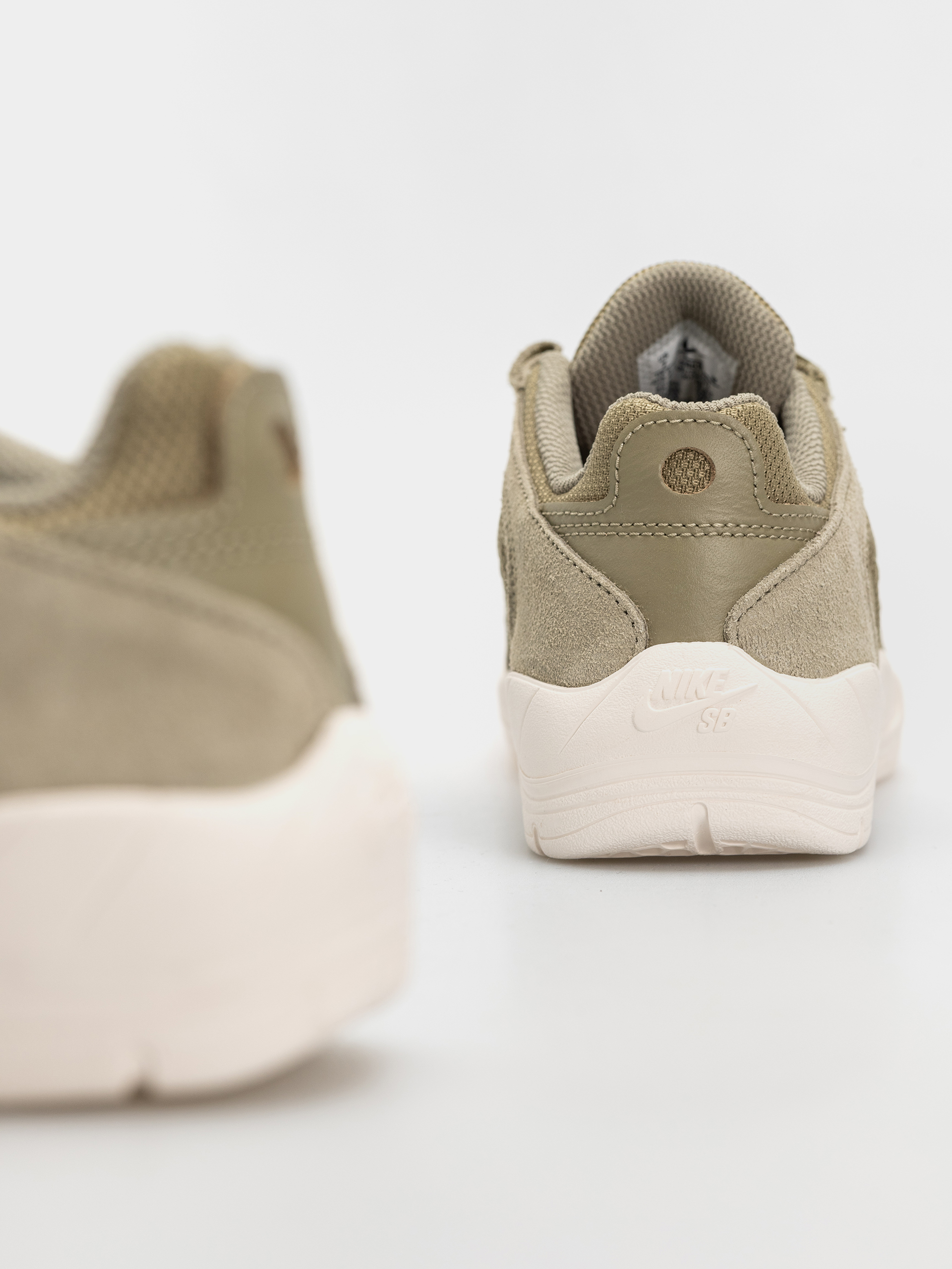 Boty Nike SB Vertebrae (neutral olive/sail neutral olive sail)