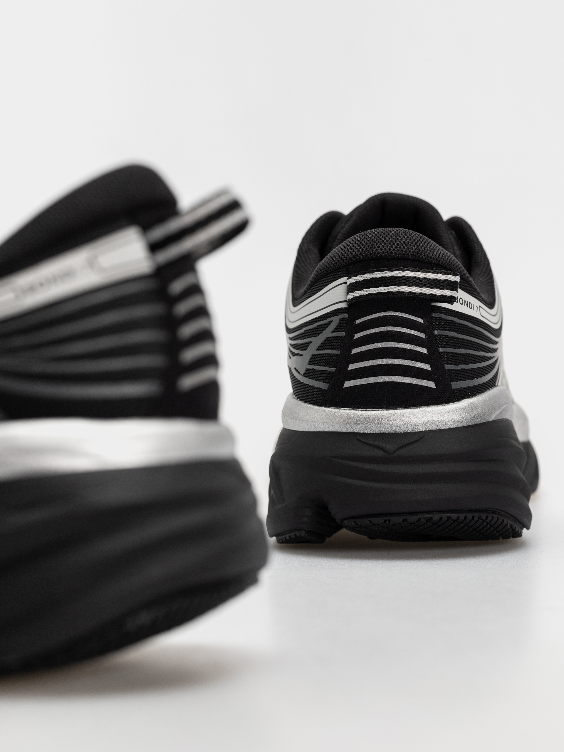 Boty Hoka Bondi 7 (black/stardust)