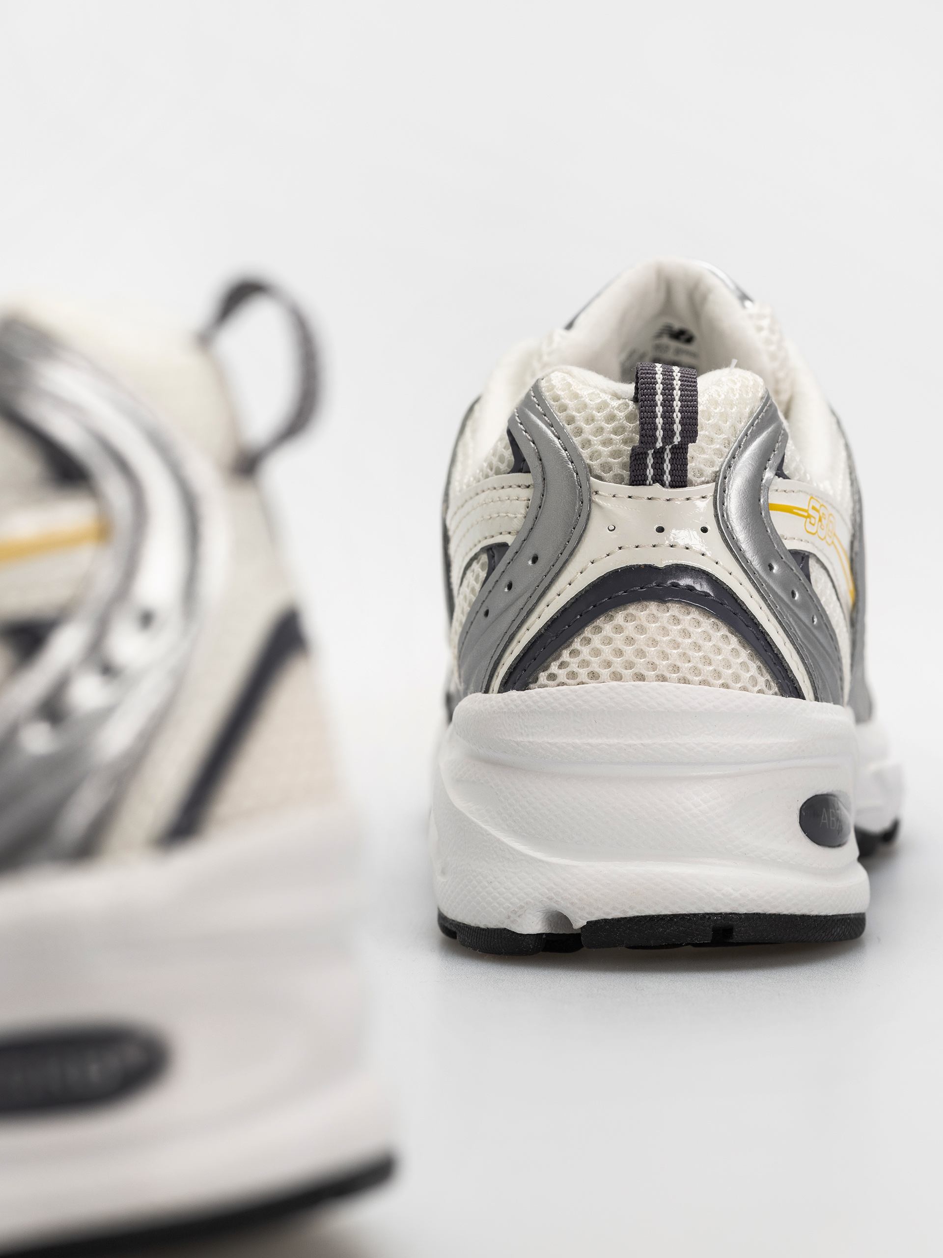 Boty New Balance 530 (silver metallic/sea salt/apollo gold)