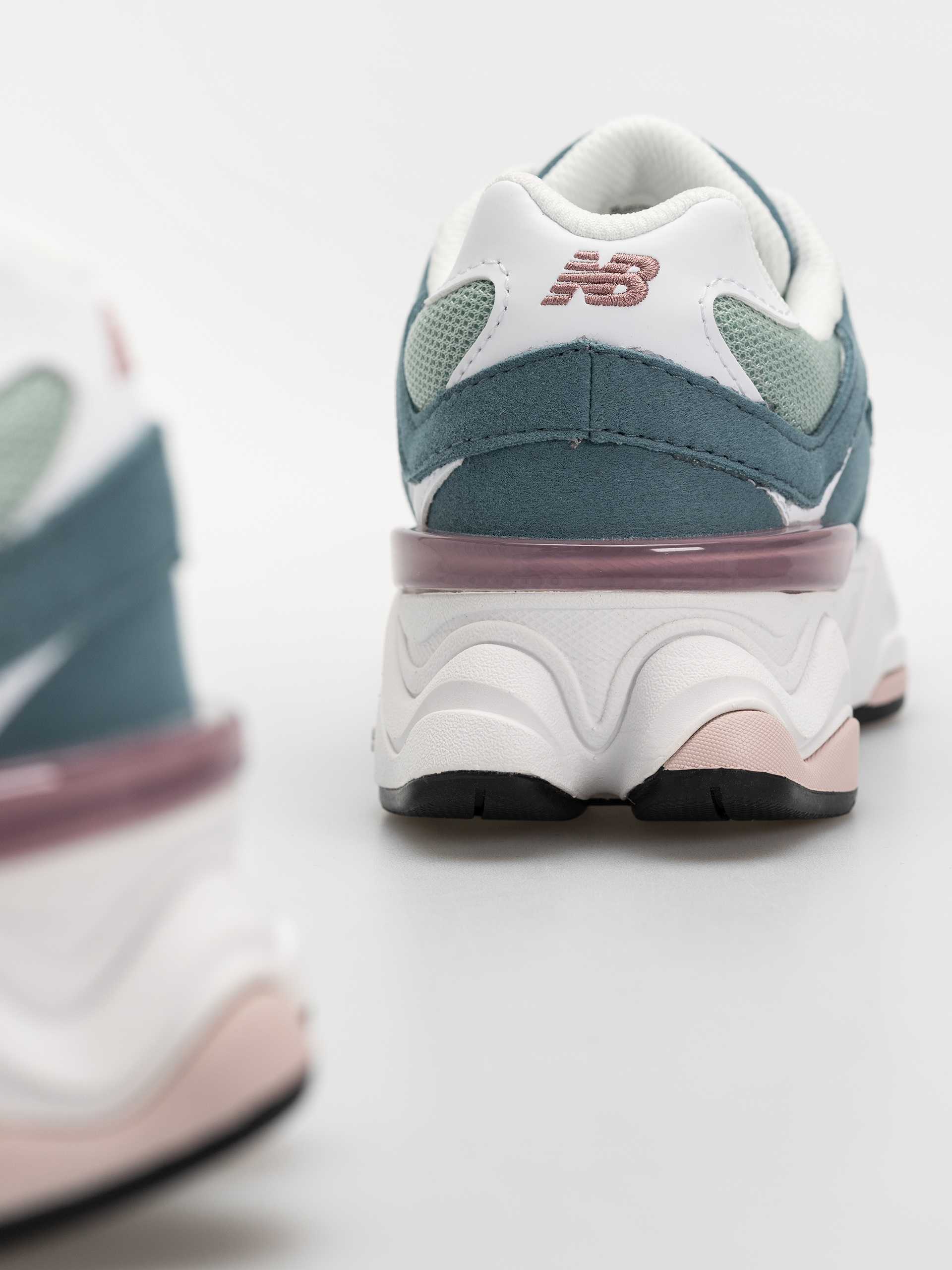 Boty New Balance 9060 JR (salt water/rosewood)