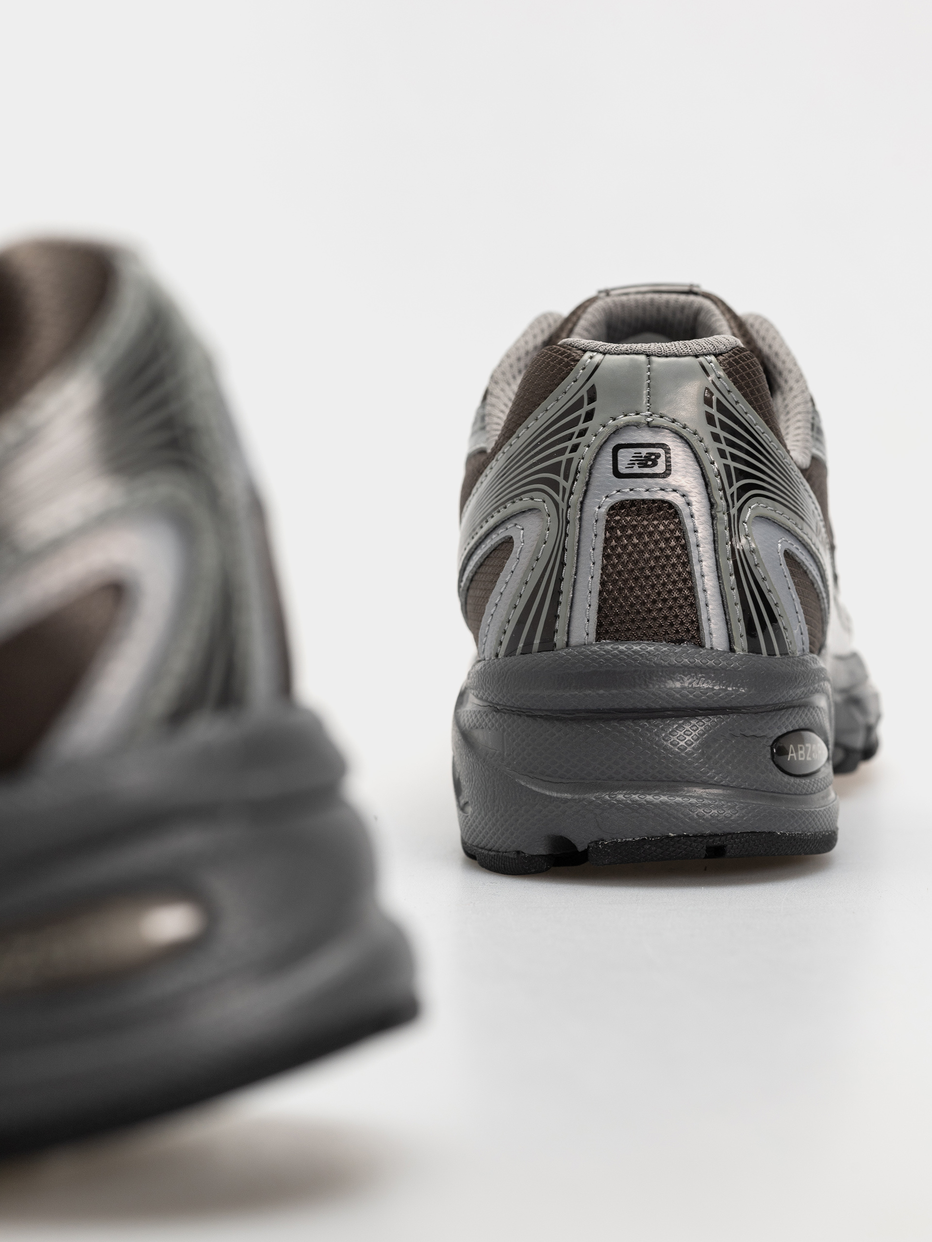 Boty New Balance 740 (black metallic/castlerock pfp)