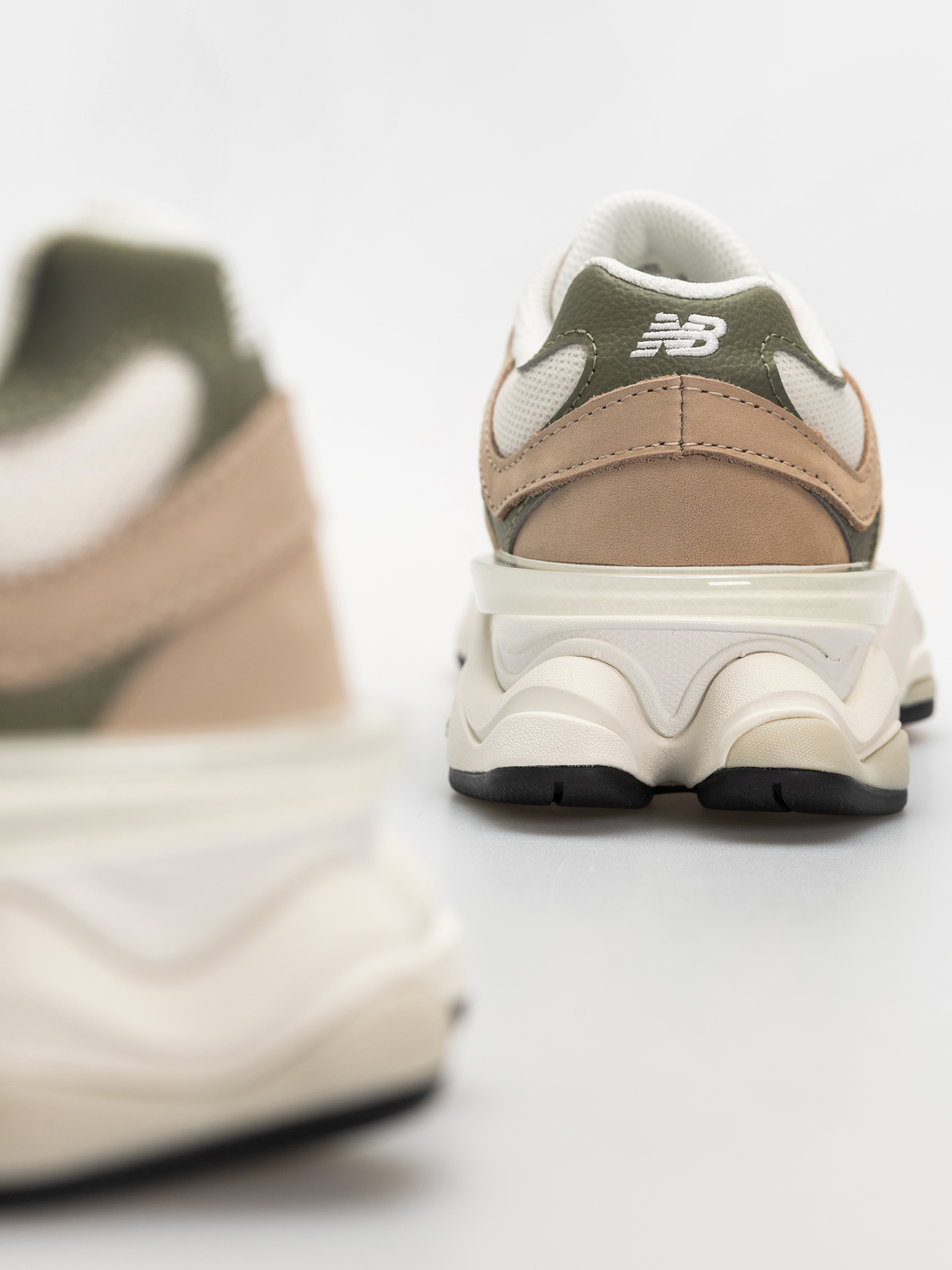 Boty New Balance 9060 (mindful grey/dark olivine)