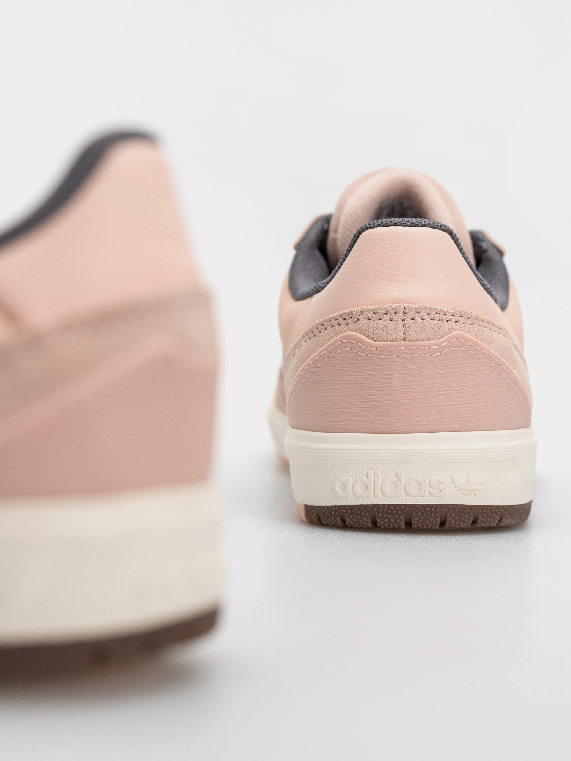 Boty adidas Tyshawn II (blupnk/grefiv/cwhite)