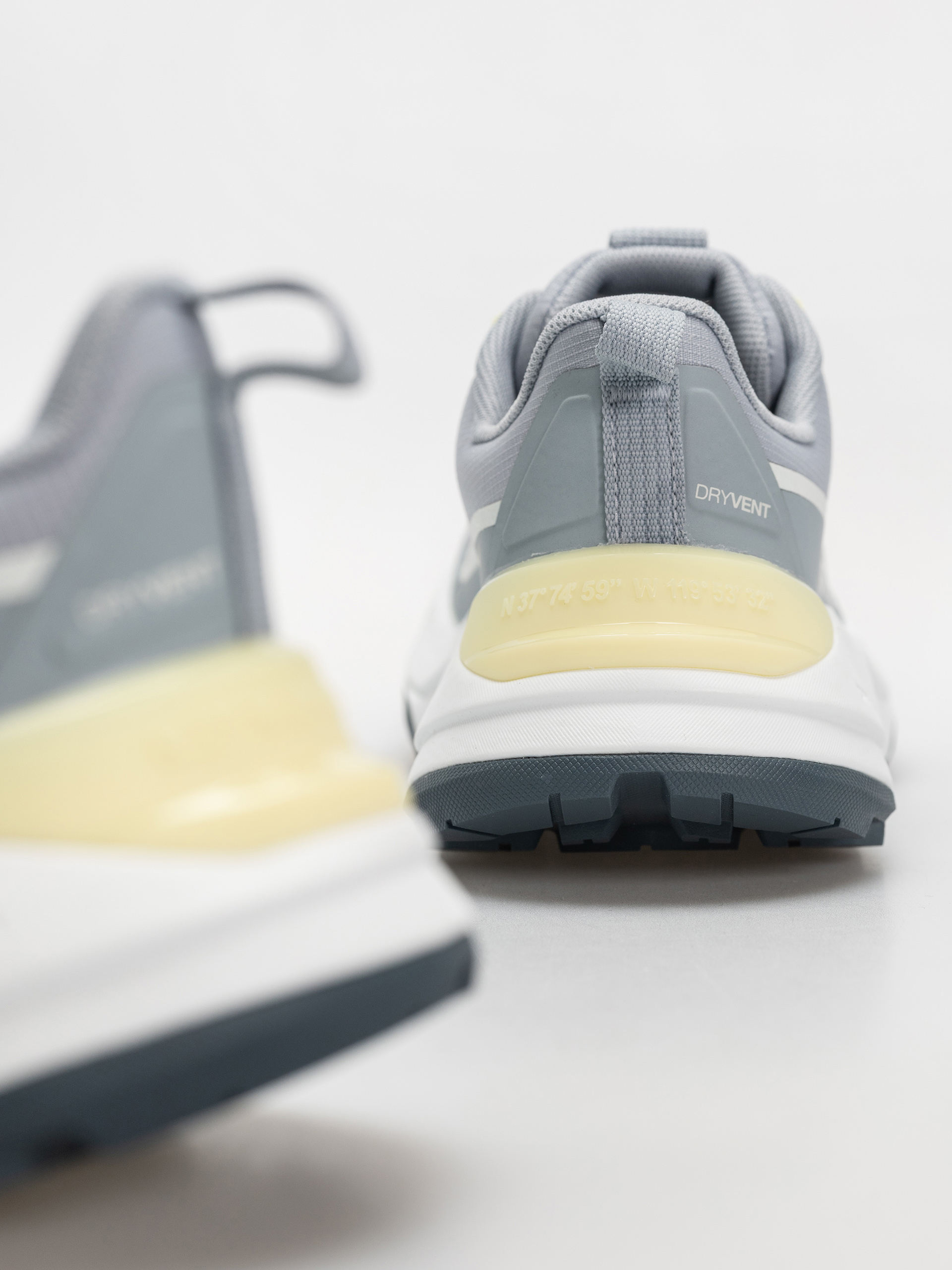 Boty The North Face Fastpack Wp Wmn (frost grey/lemo)