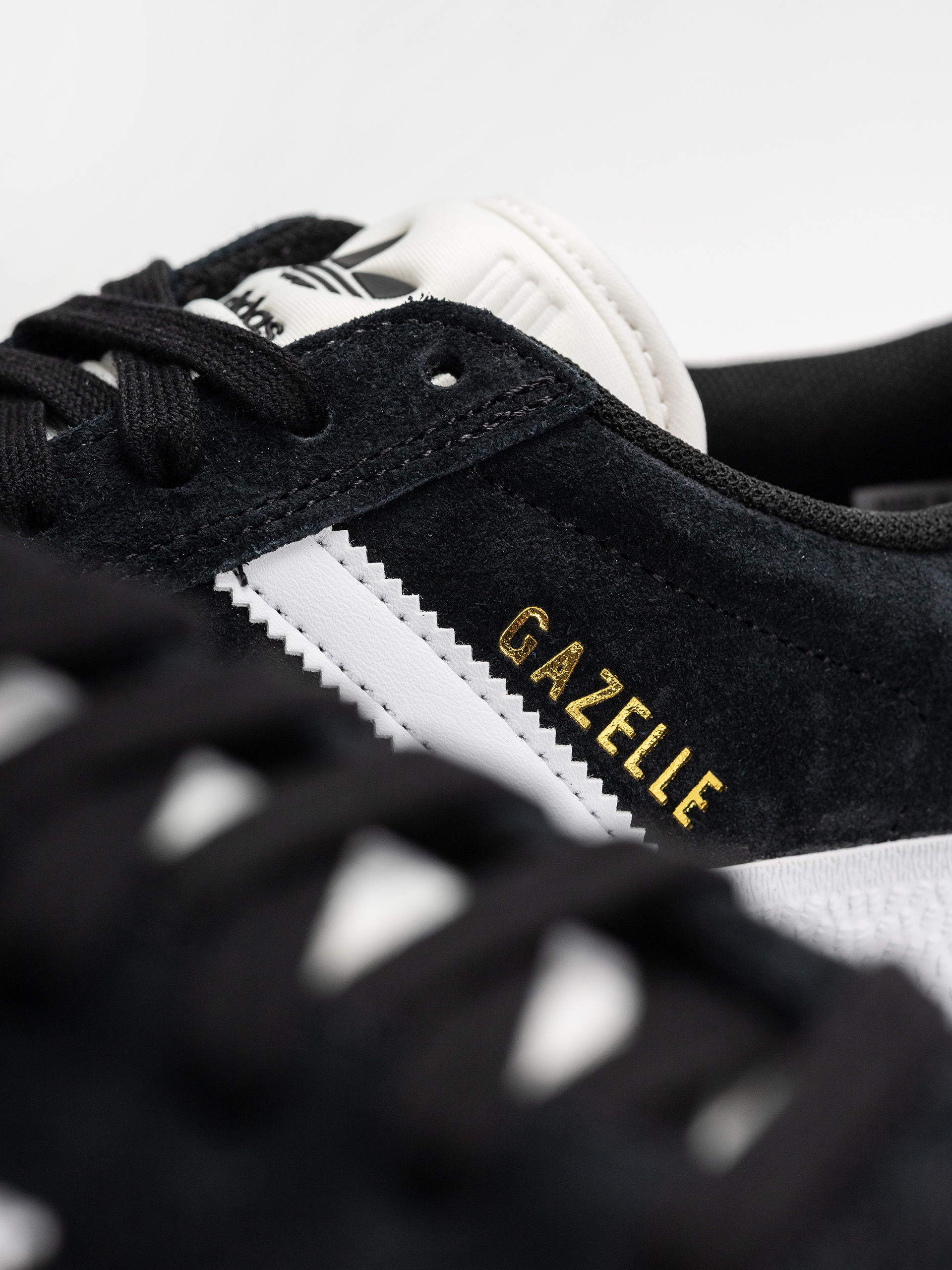Boty adidas Gazelle Adv (cblack/ftwwht/goldmt)