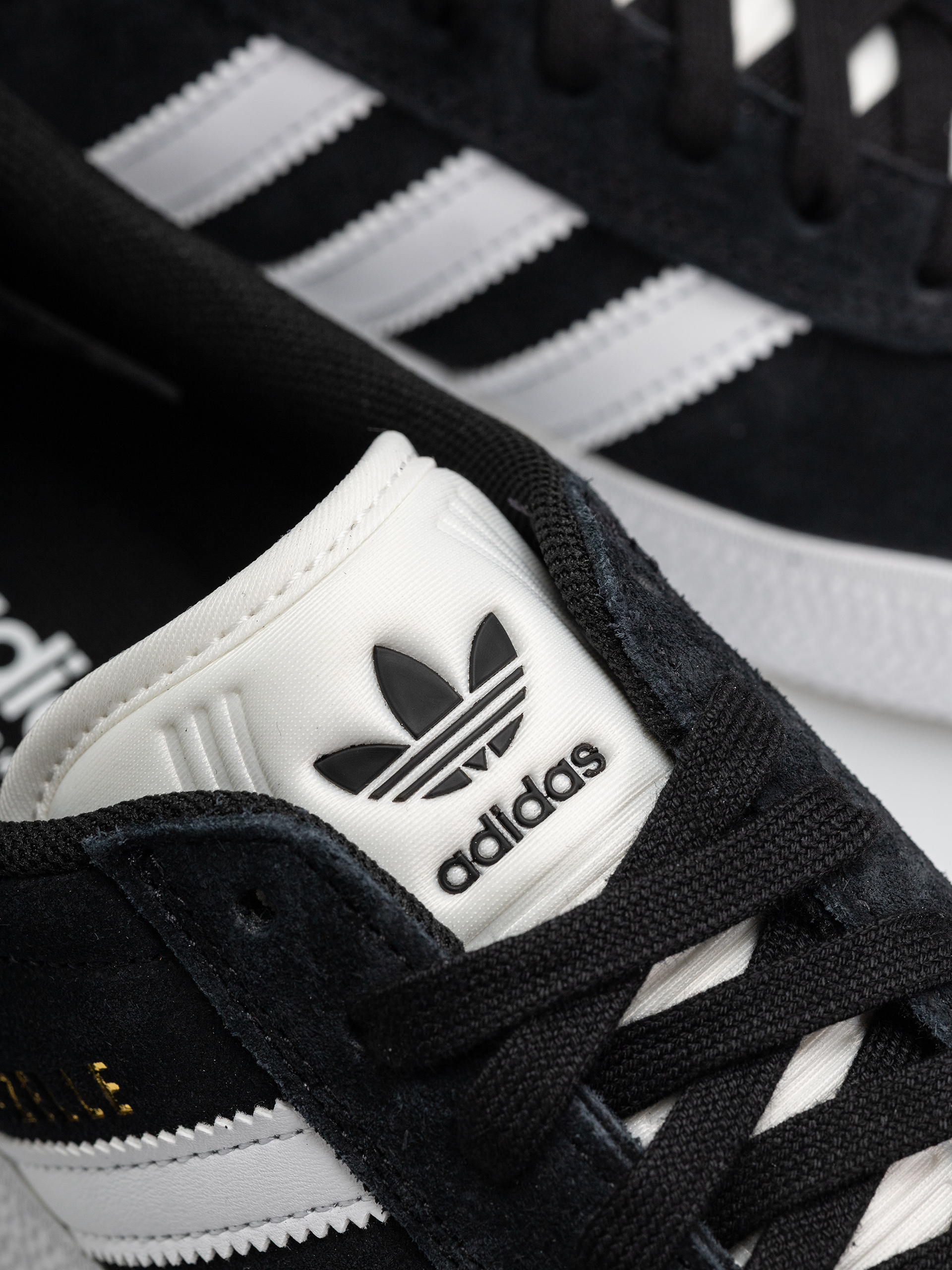 Boty adidas Gazelle Adv (cblack/ftwwht/goldmt)