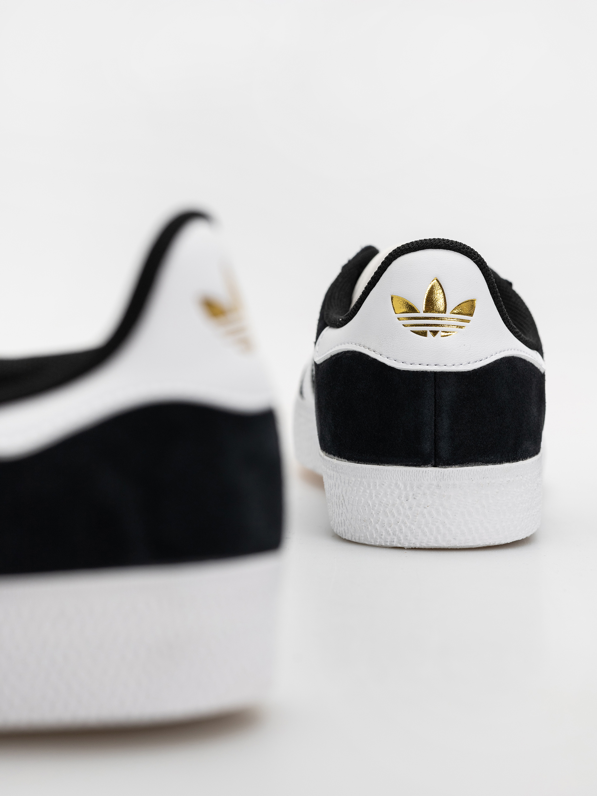 Boty adidas Gazelle Adv (cblack/ftwwht/goldmt)